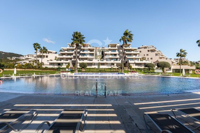 Impecable apartamento de 3 dormitorios con vistas al mar y la montaña en Los Arrayanes Golf