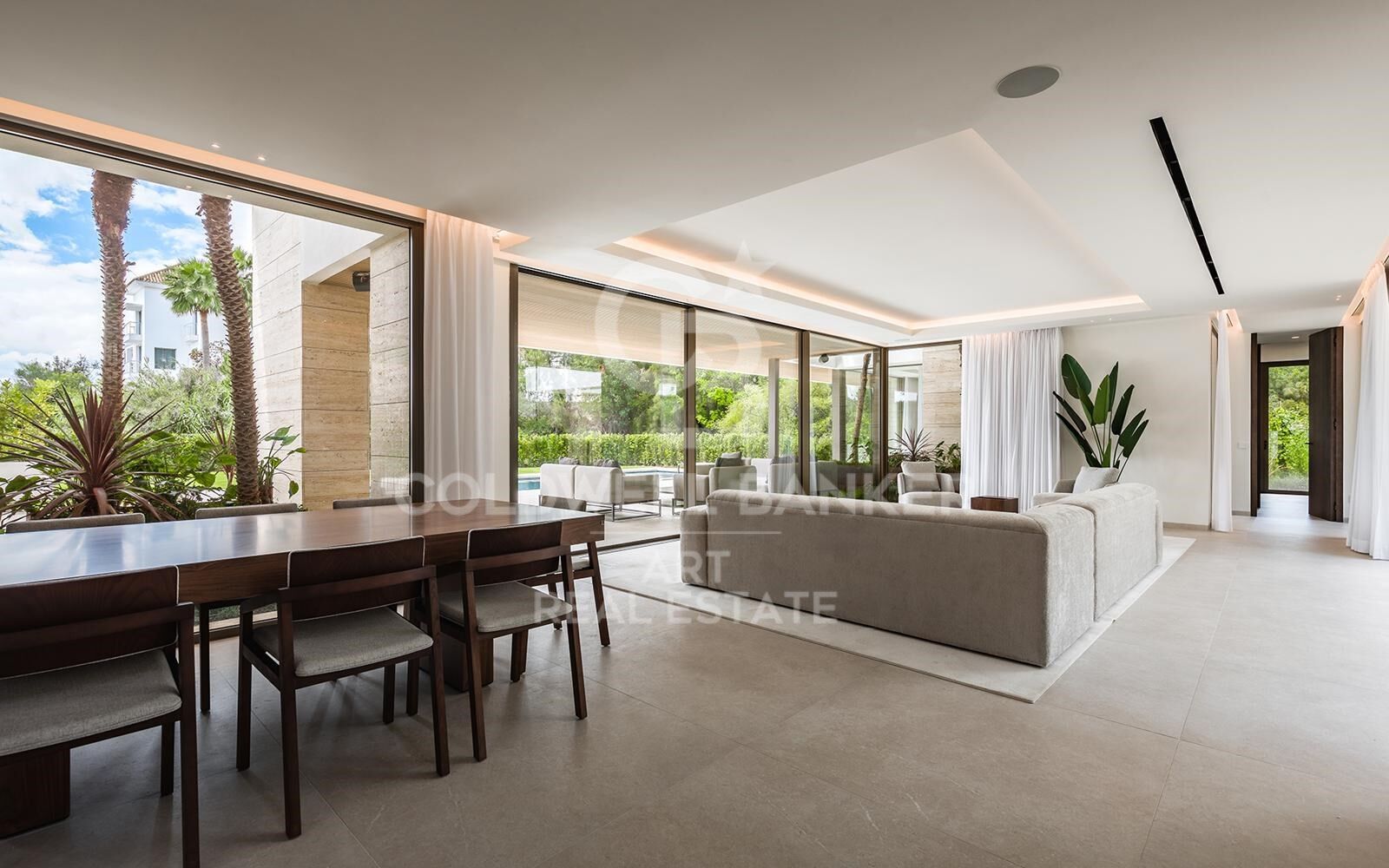 Stunning contemporary villa on a prime corner plot with luxury finishes in Benahavís