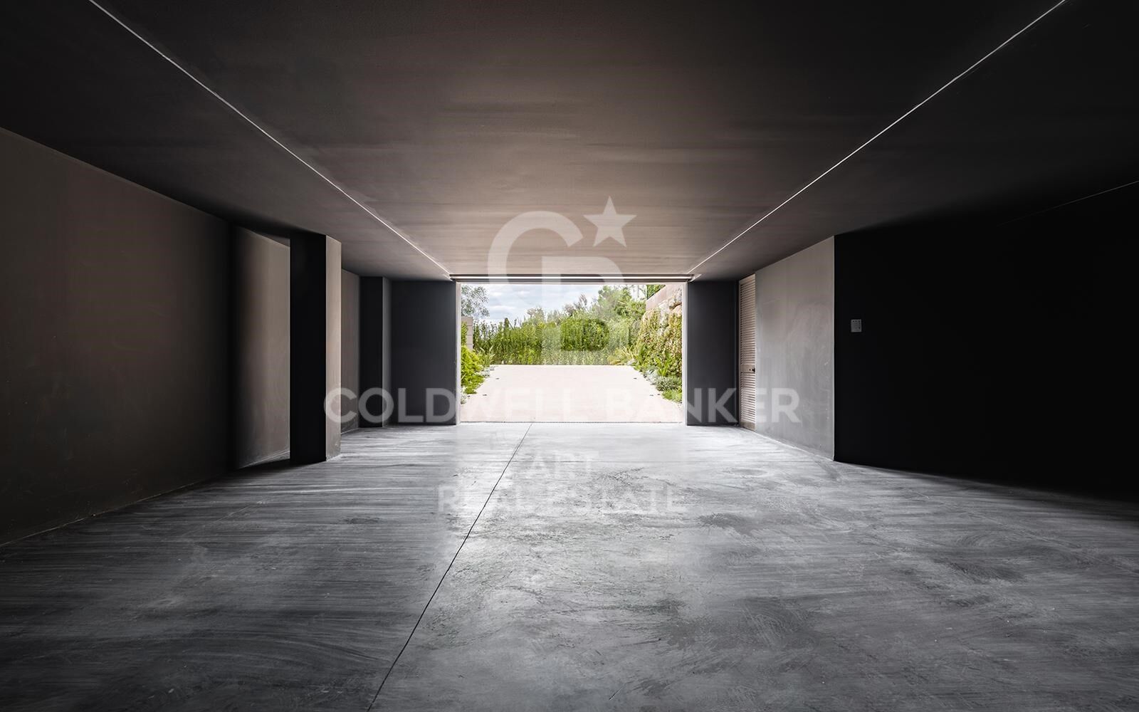 Stunning contemporary villa on a prime corner plot with luxury finishes in Benahavís