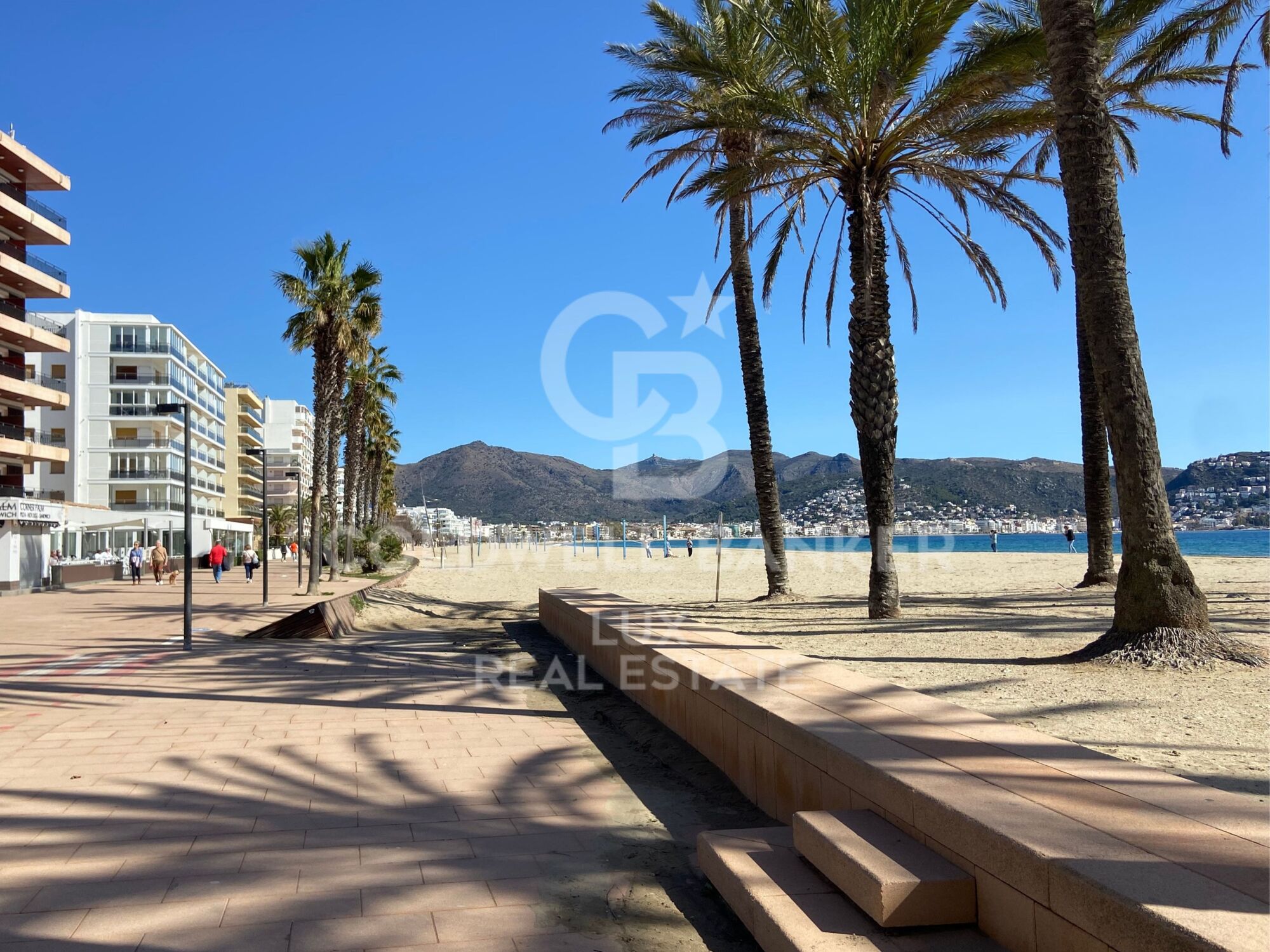 Commercial premises for sale for investors in Santa Margarita