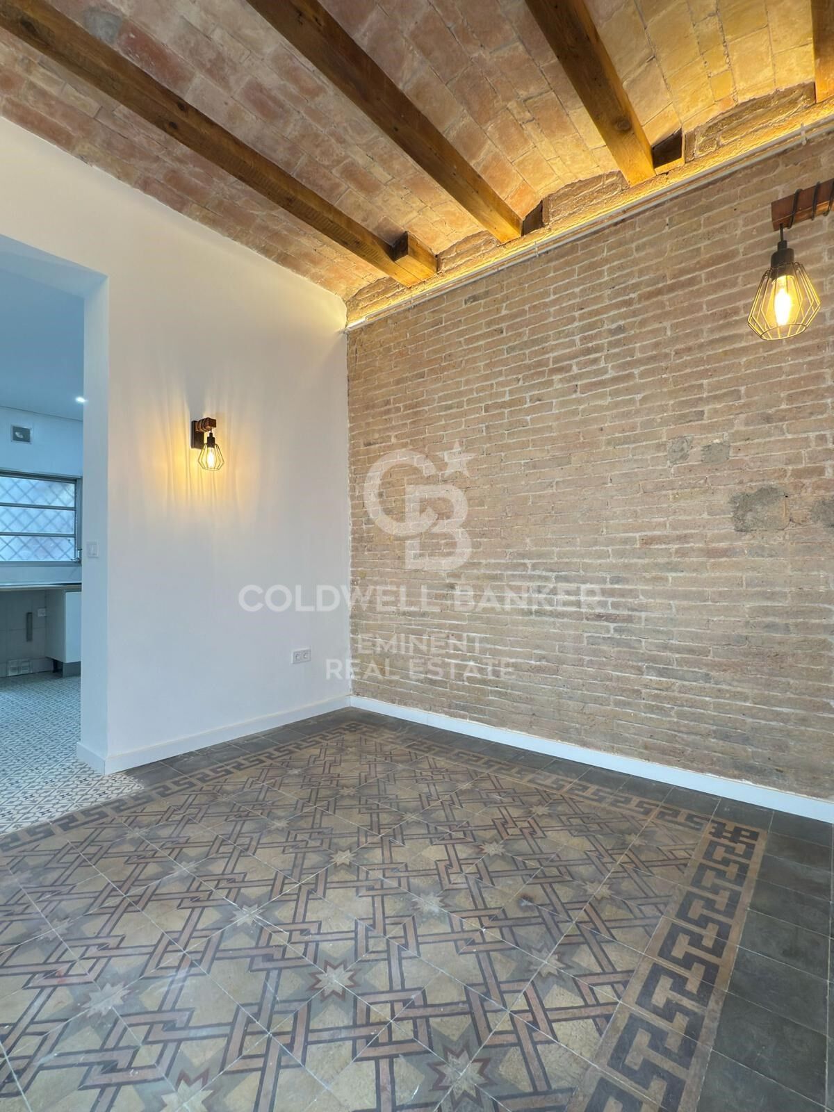 Magnificent renovated apartment in a regal building, next to the Sagrada Familia.