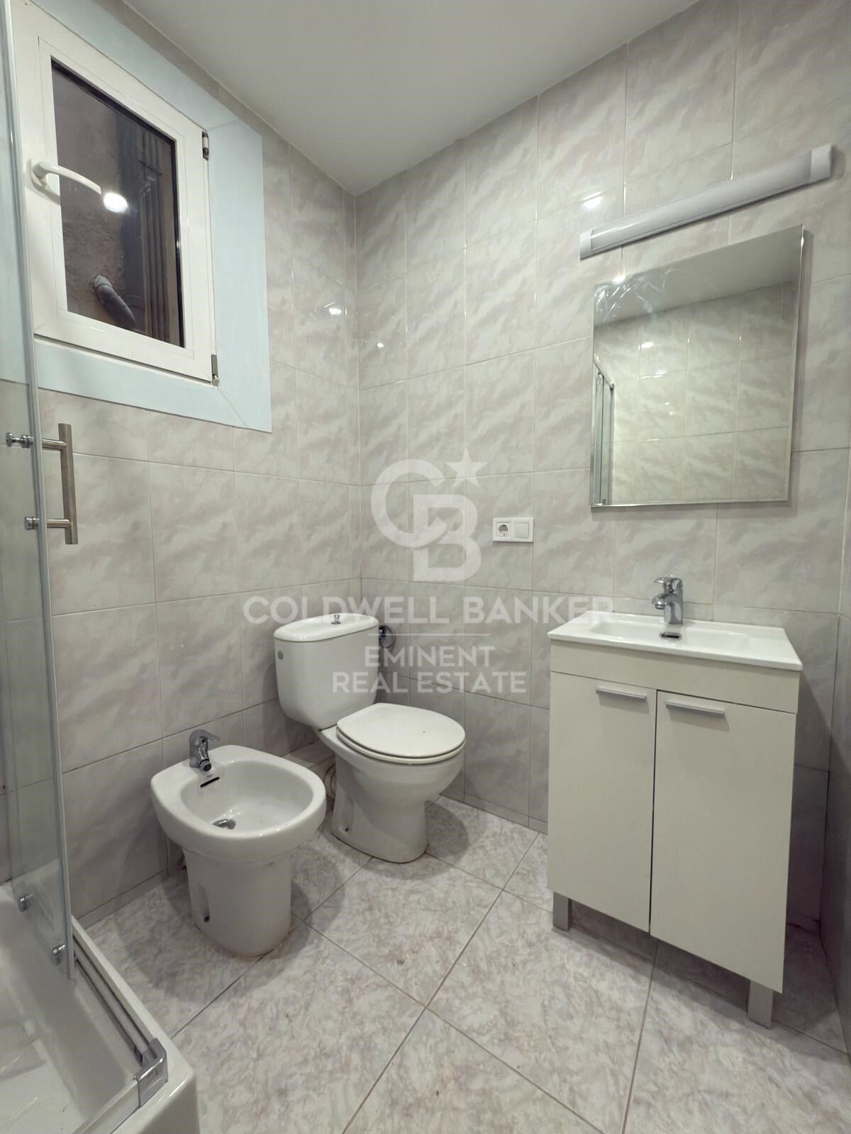 Magnifique appartement rénové dans un immeuble noble, à côté de la Sagrada Familia.