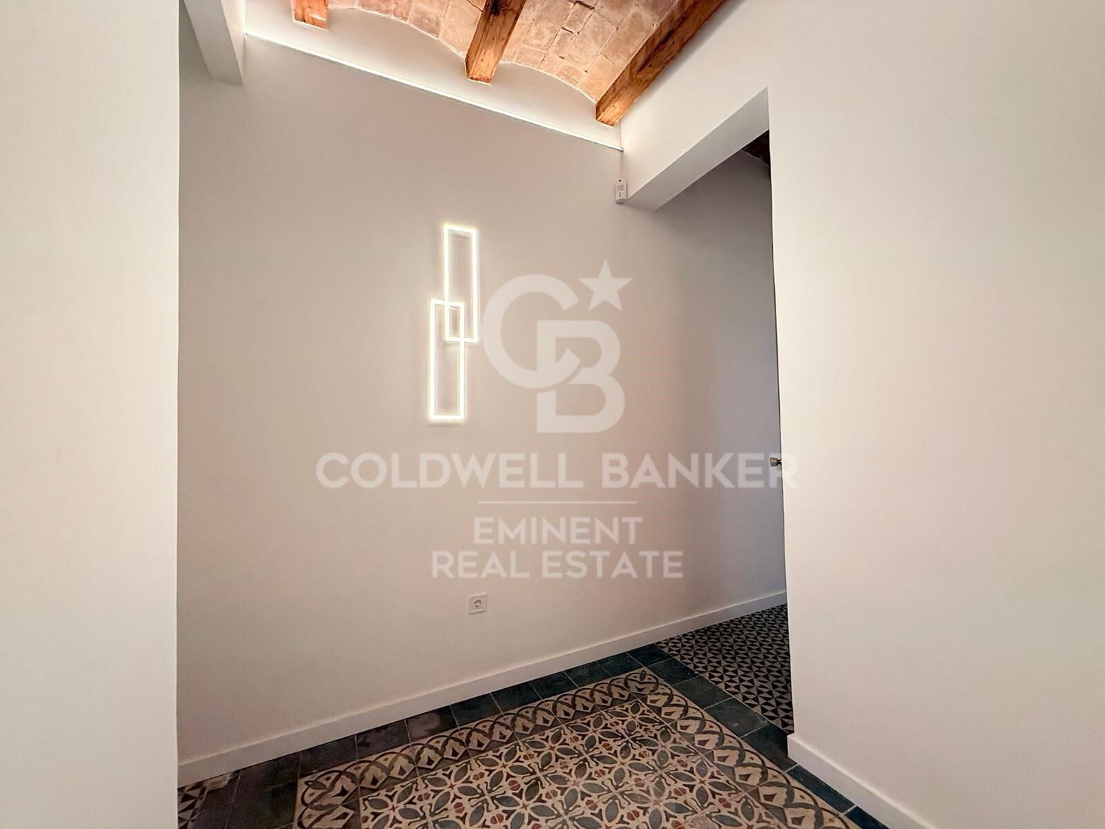 Magnifique appartement rénové dans un immeuble noble, à côté de la Sagrada Familia.