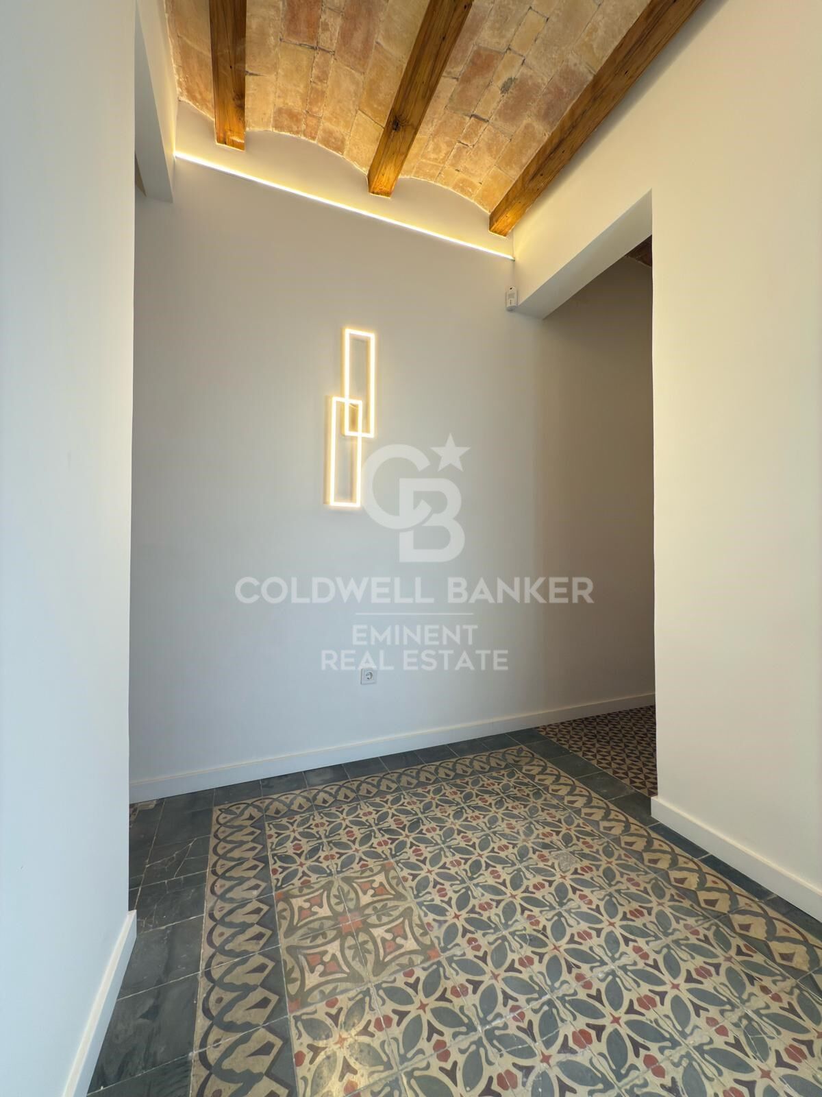 Magnifique appartement rénové dans un immeuble noble, à côté de la Sagrada Familia.