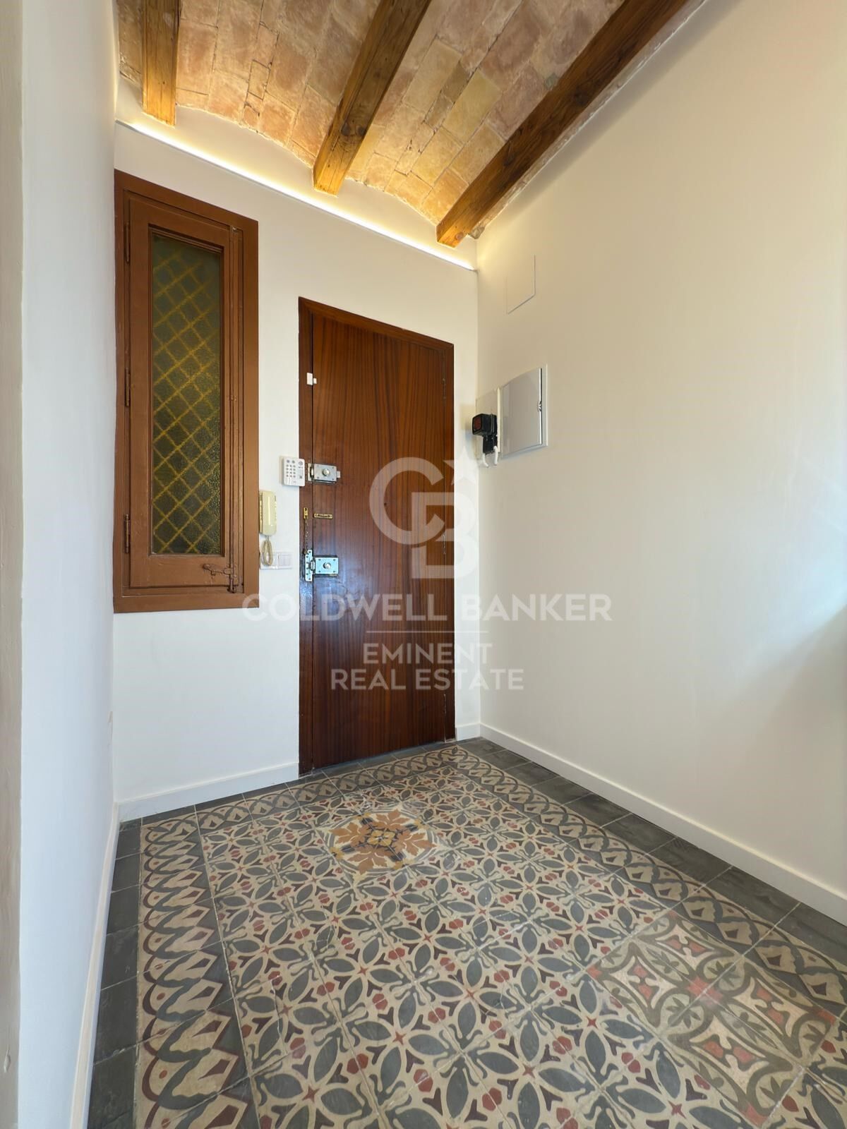 Wunderschön renovierte Wohnung in einem repräsentativen Gebäude, direkt neben der Sagrada Familia.