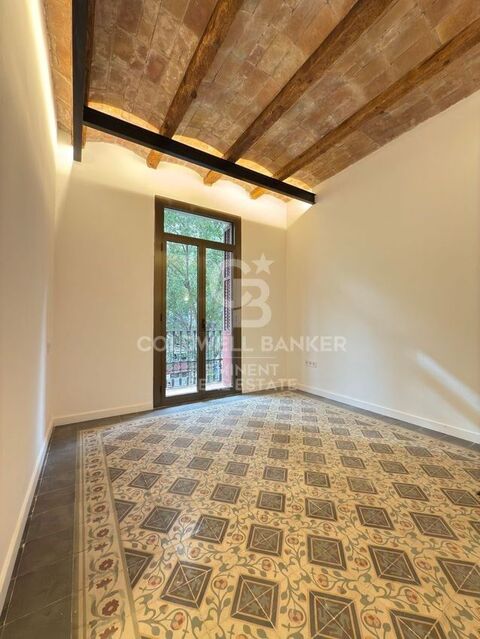 Magnifique appartement rénové dans un immeuble noble, à côté de la Sagrada Familia.