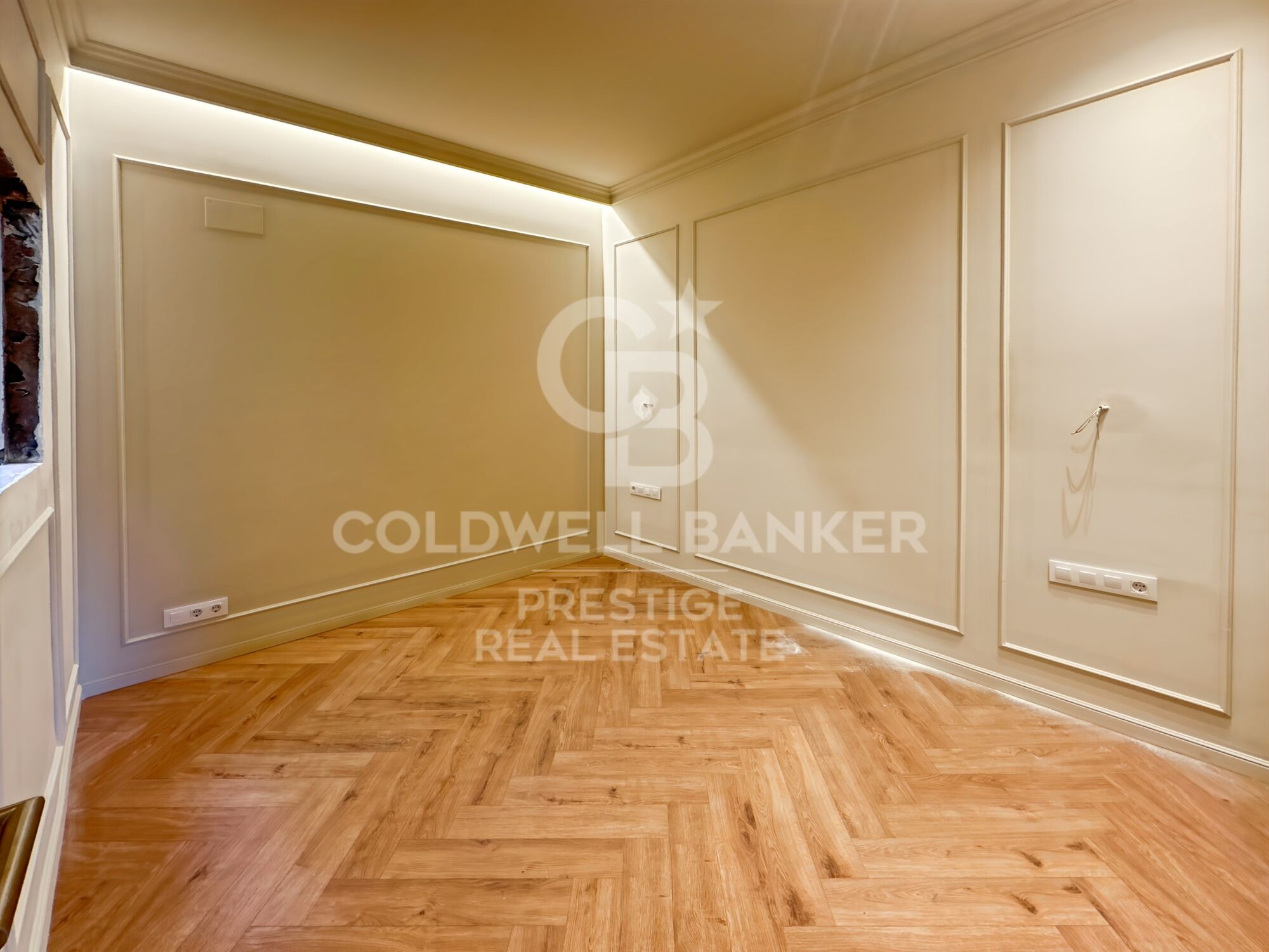 Renovated apartment in a regal building in the Eixample