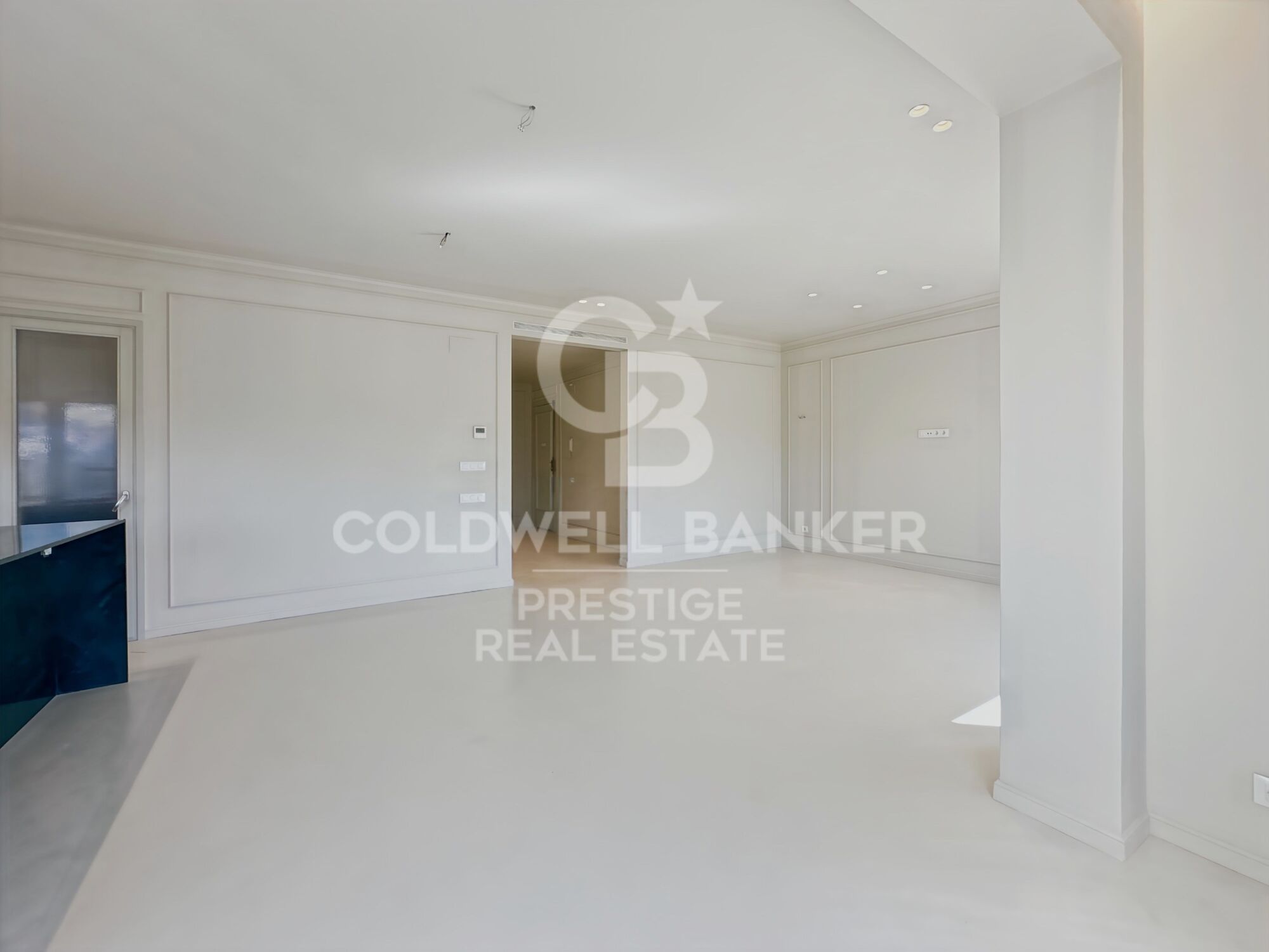 Renovated apartment in a regal building in the Eixample