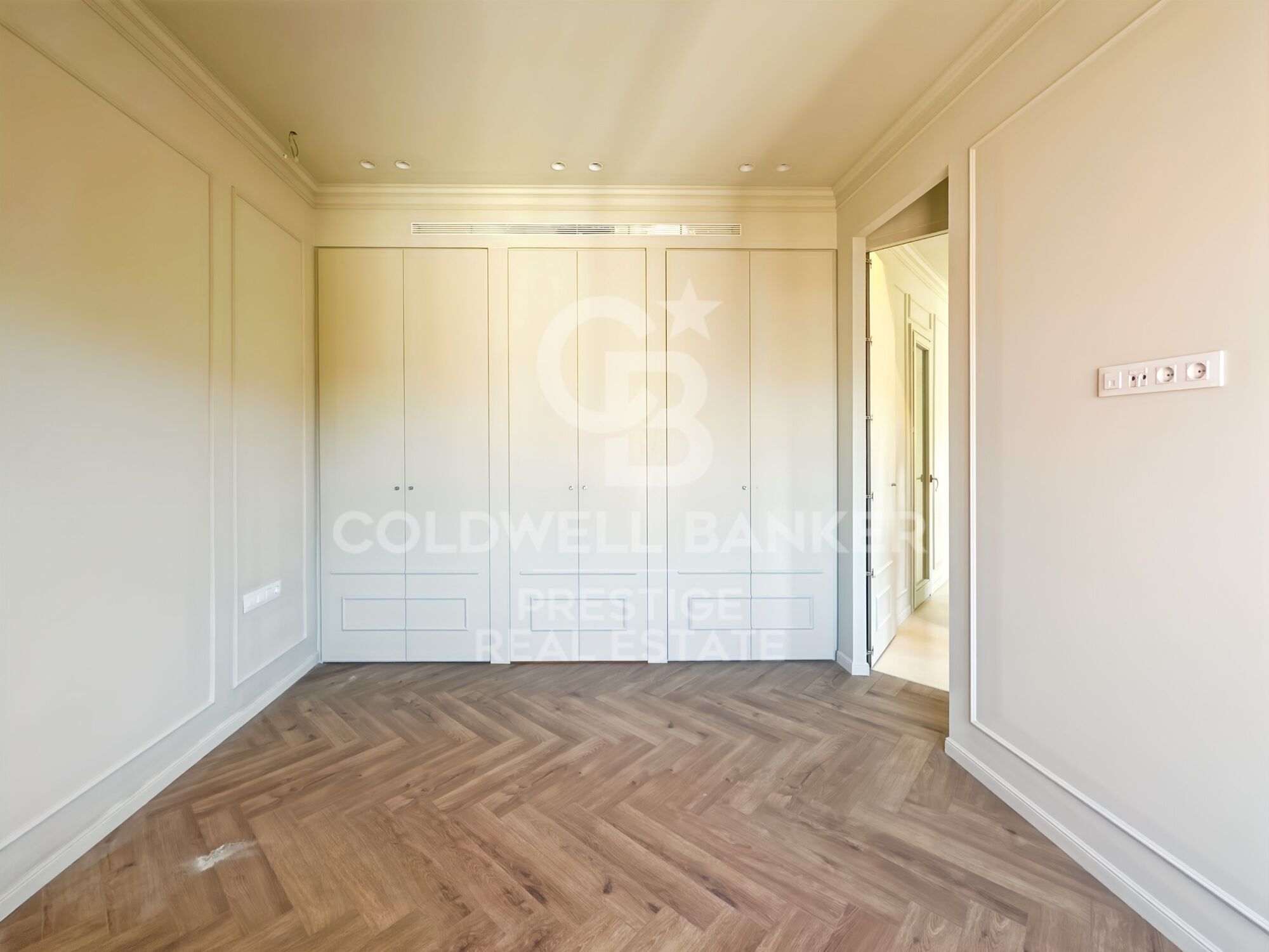 Renovated apartment in a regal building in the Eixample