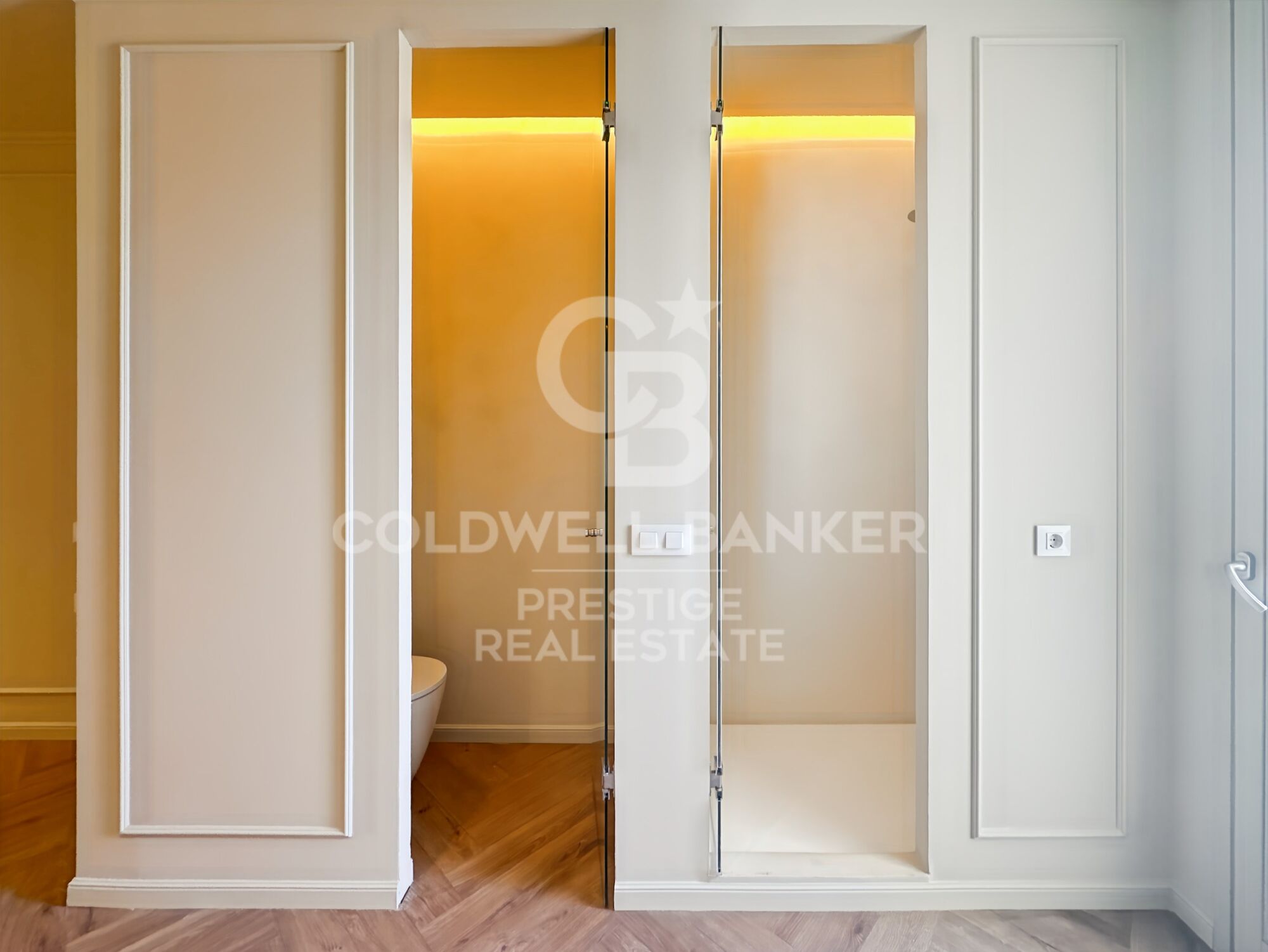 Renovated apartment in a regal building in the Eixample