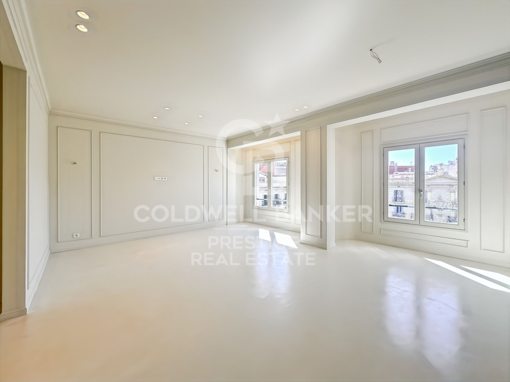 Renovated apartment in a regal building in the Eixample