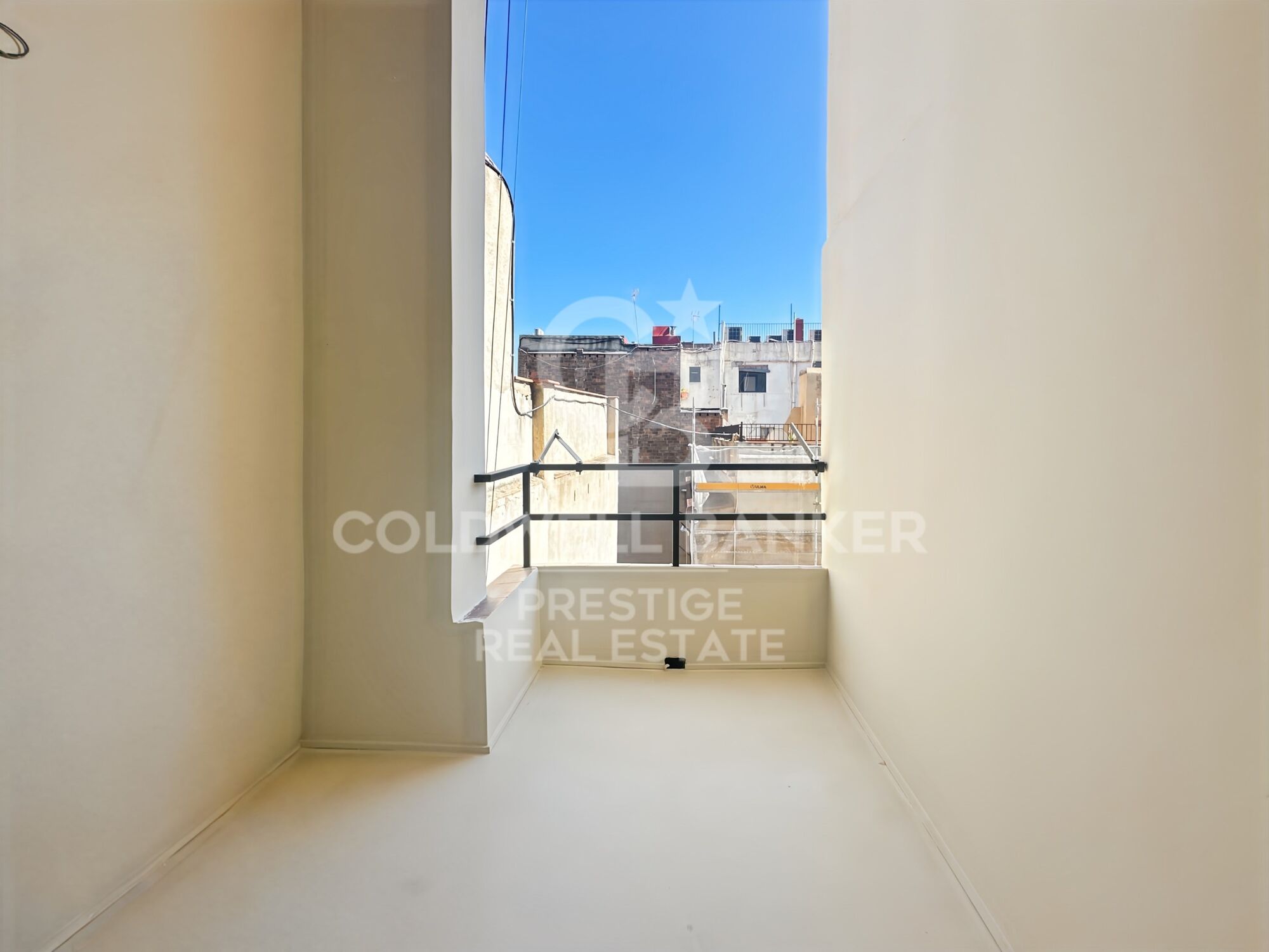 Renovated apartment in a regal building in the Eixample