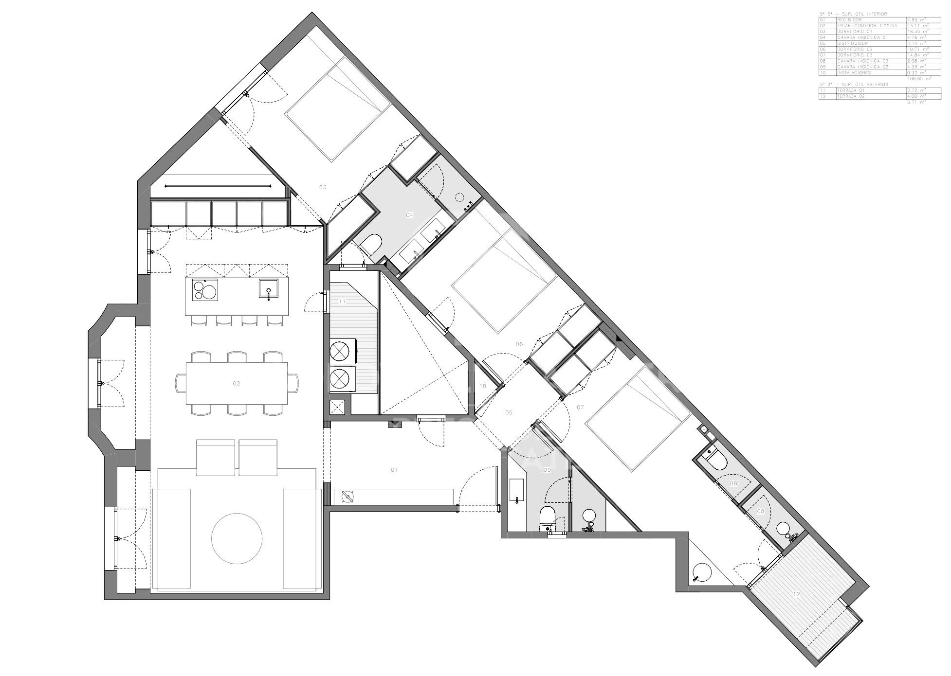 Renovated apartment in a regal building in the Eixample