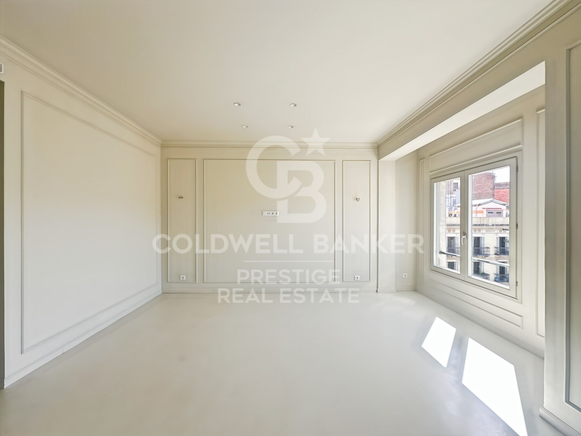 Renovated apartment in a regal building in the Eixample