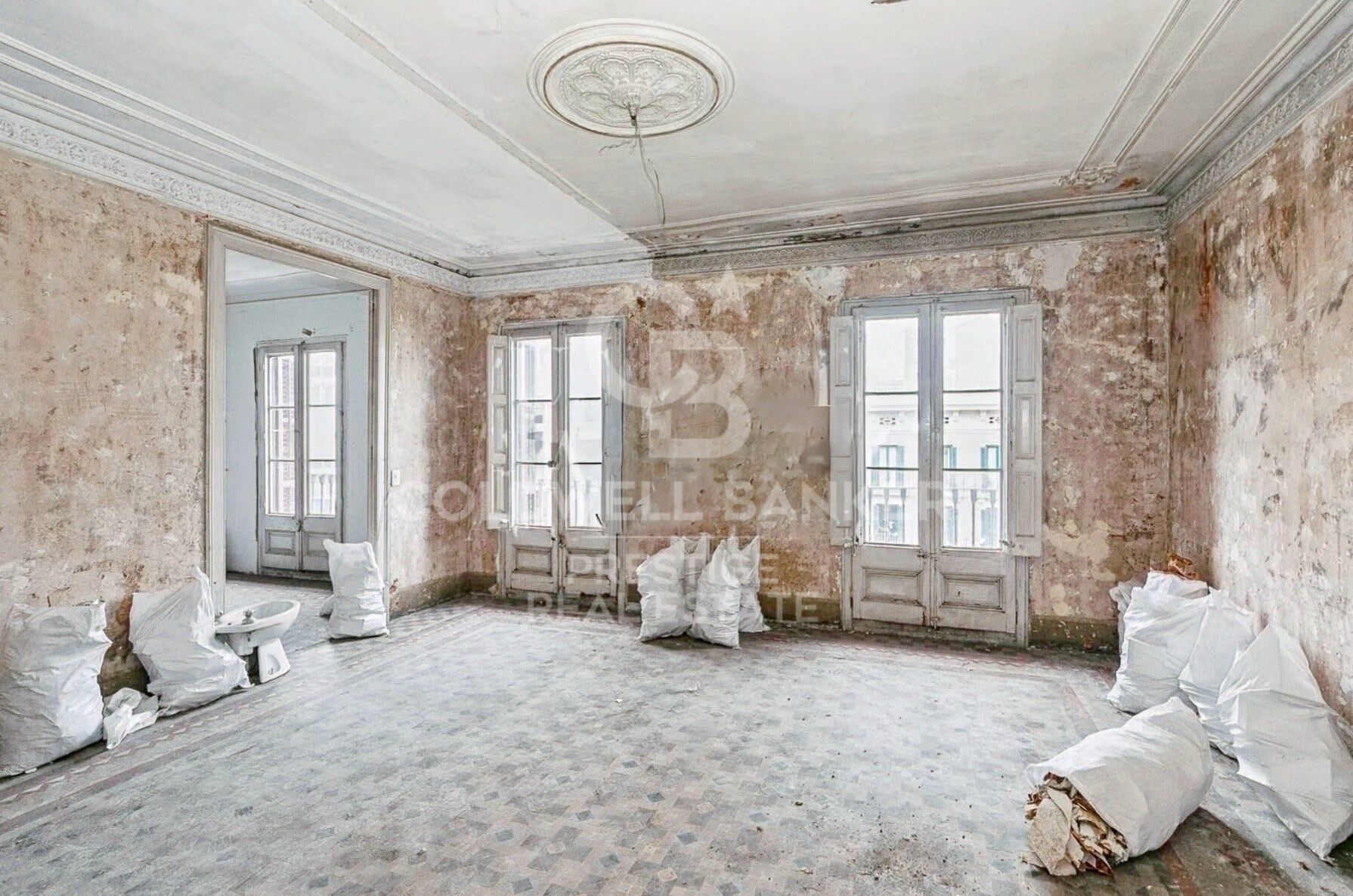 Apartment to renovate in Dreta del Eixample