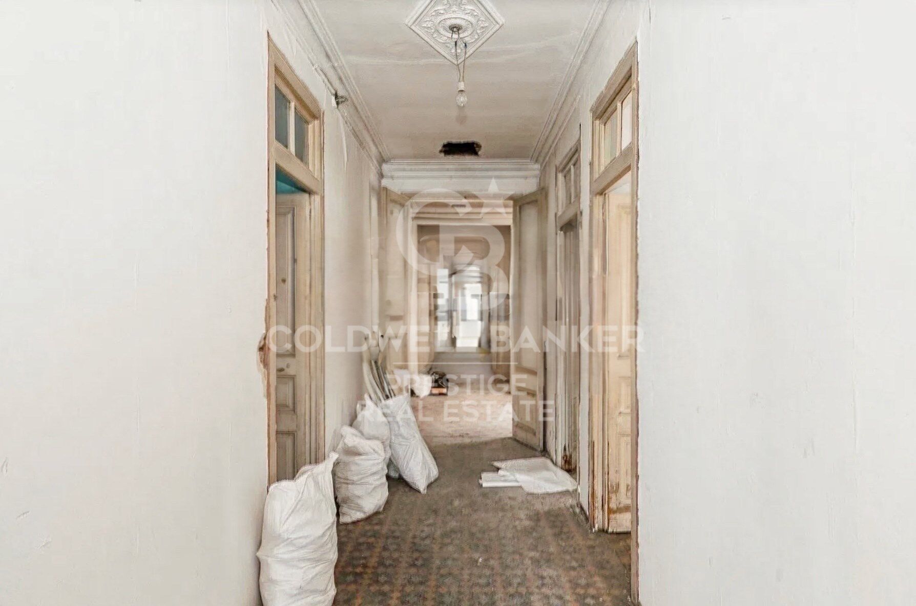 Apartment to renovate in Dreta del Eixample