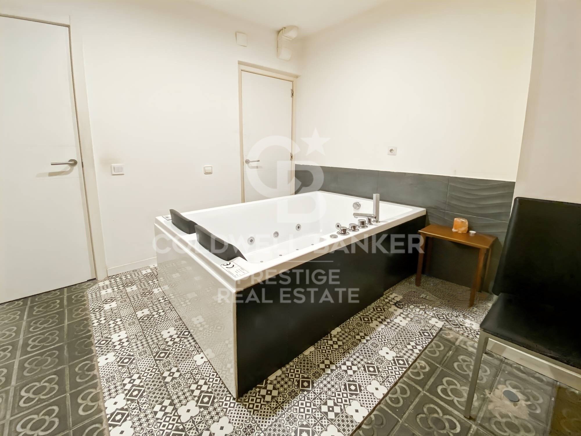 Charming commercial space in the heart of Barcelona's Eixample district