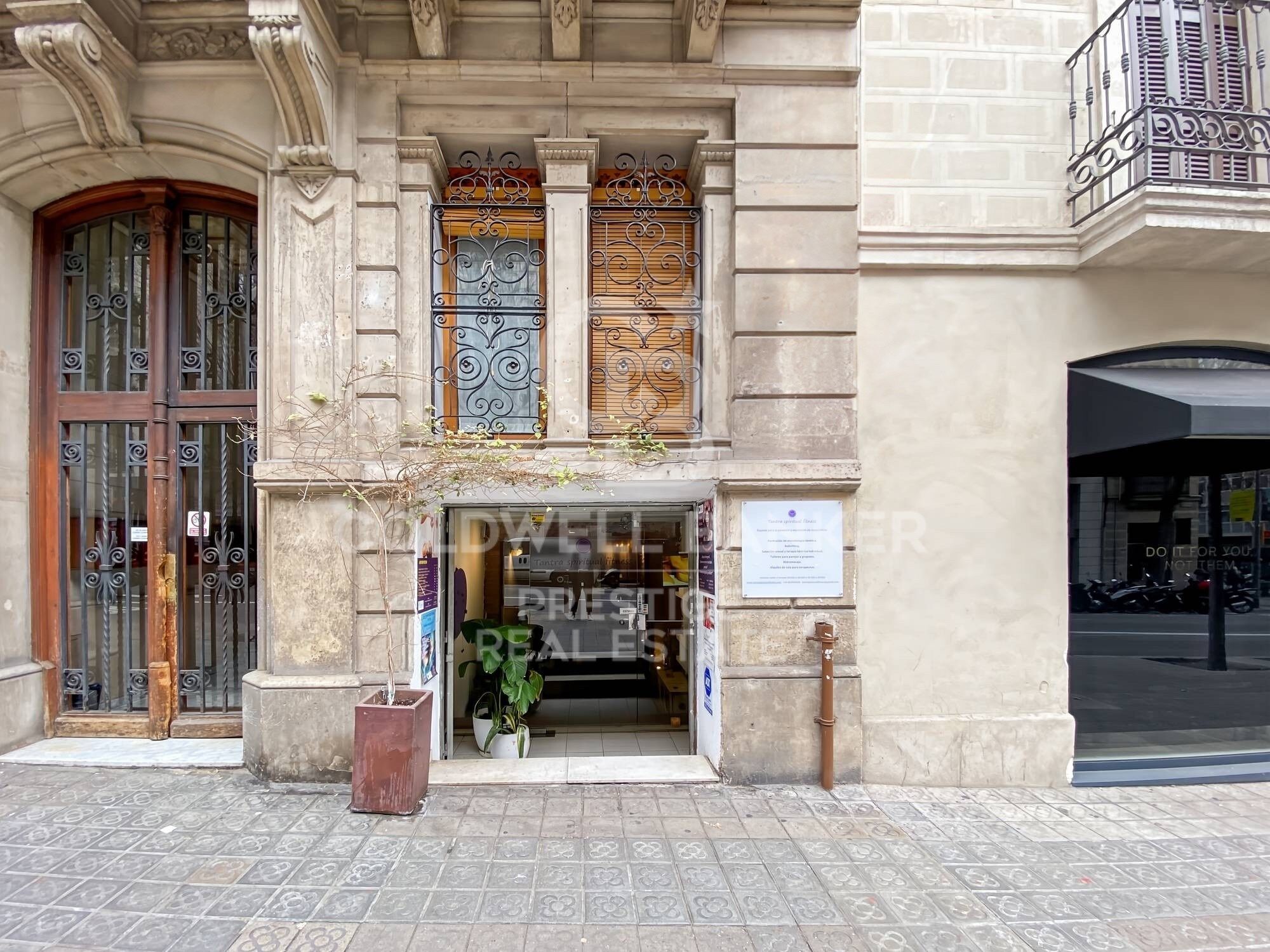 Charming commercial space in the heart of Barcelona's Eixample district