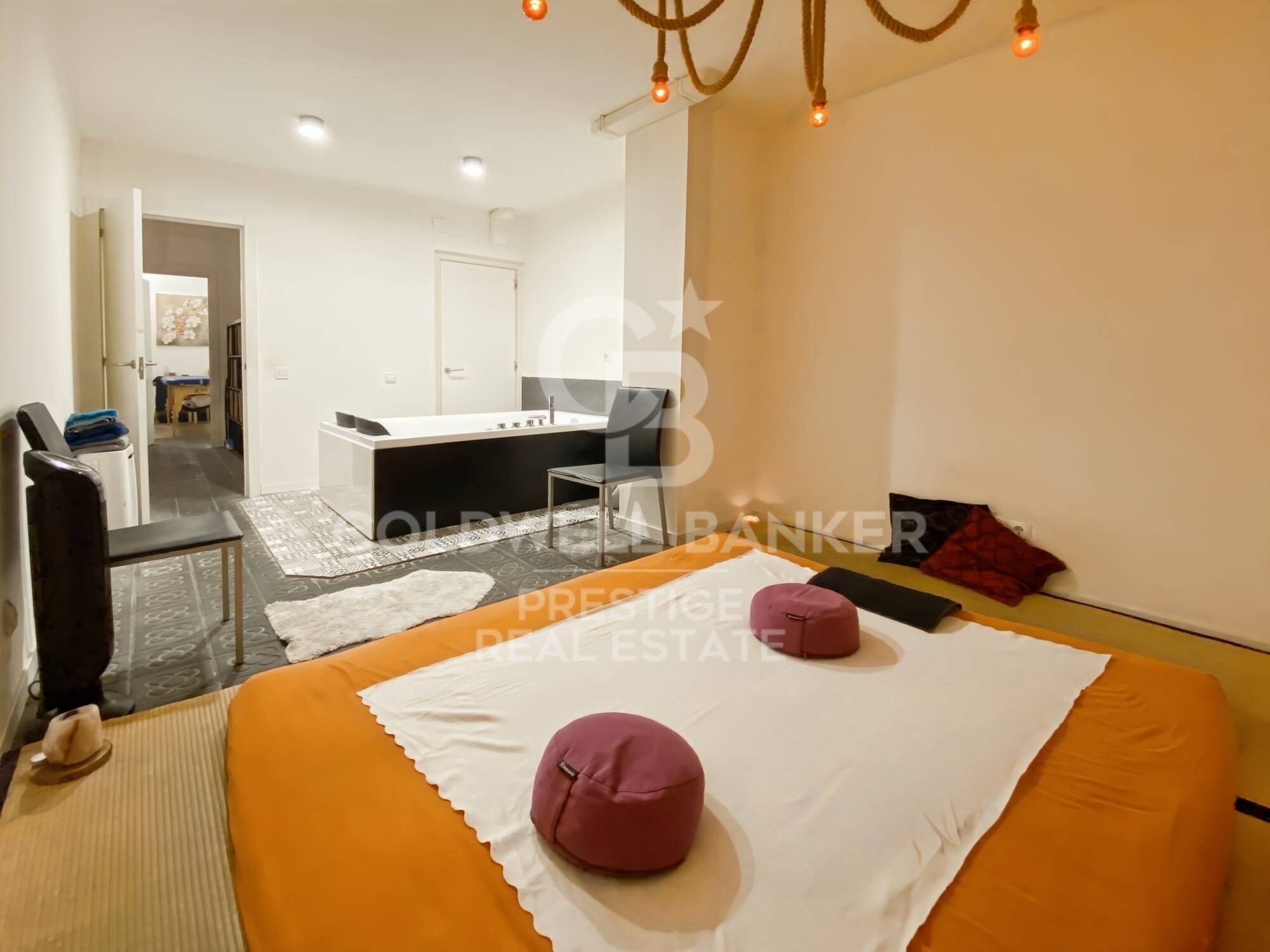 Charming commercial space in the heart of Barcelona's Eixample district