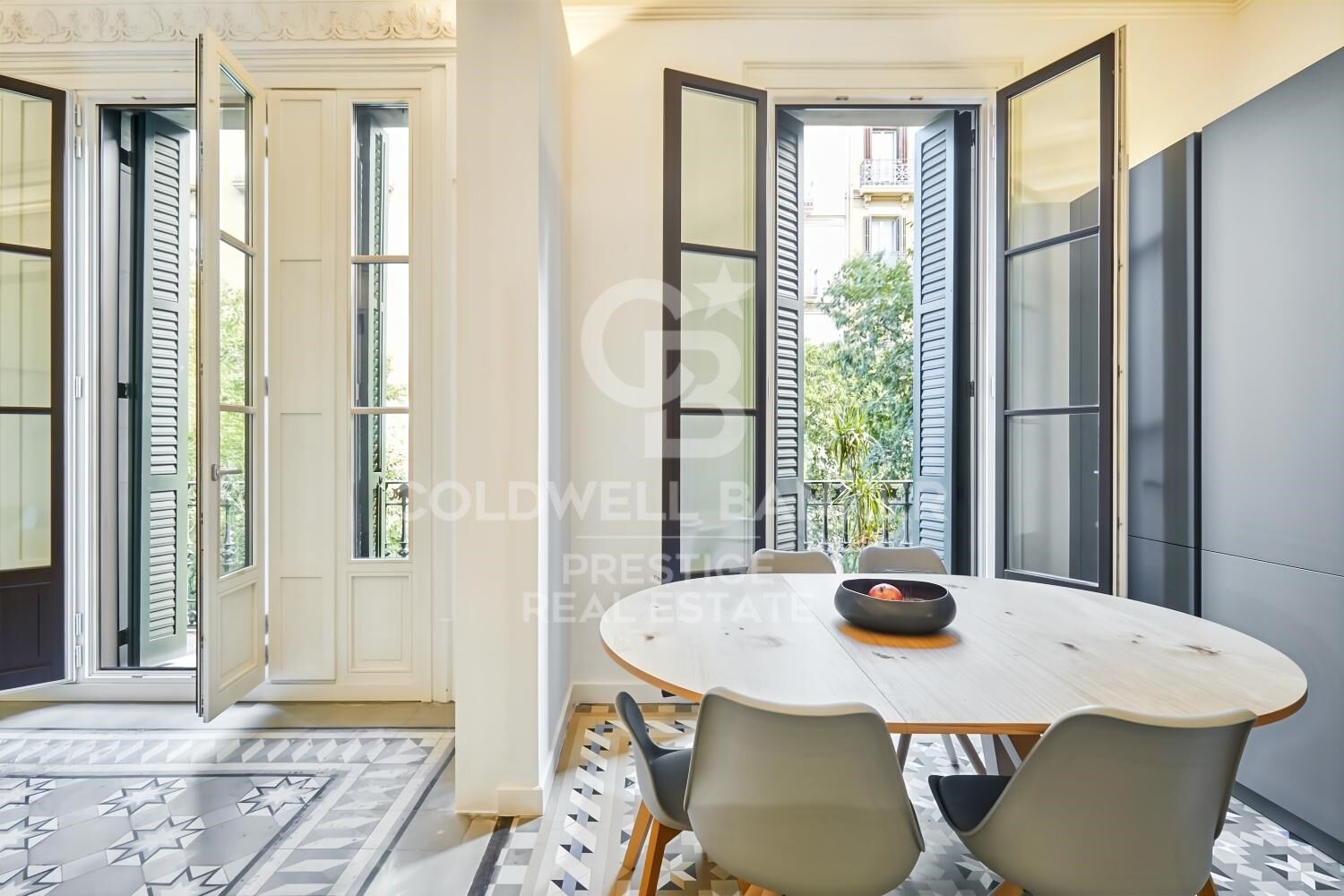 Helle, renovierte Drei-Zimmer-Wohnung in Barcelonas Stadtteil Eixample