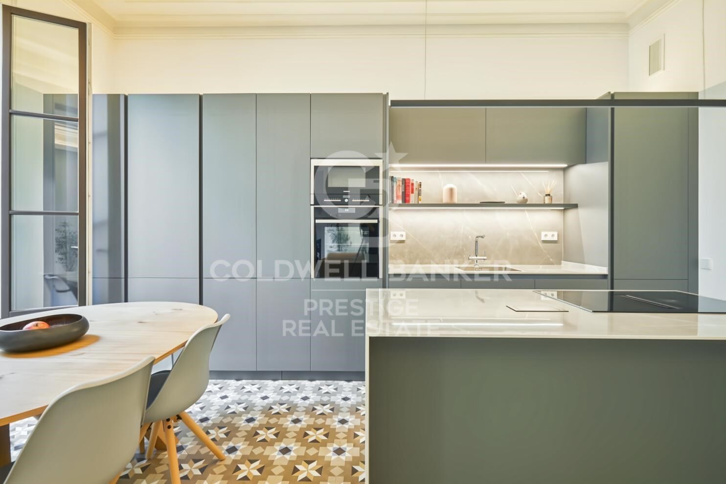 Appartement lumineux de trois chambres rénové dans le quartier de l'Eixample à Barcelone