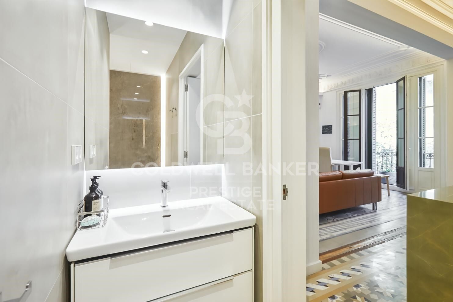 Newly renovated luxury flat in Eixample of Barcelona