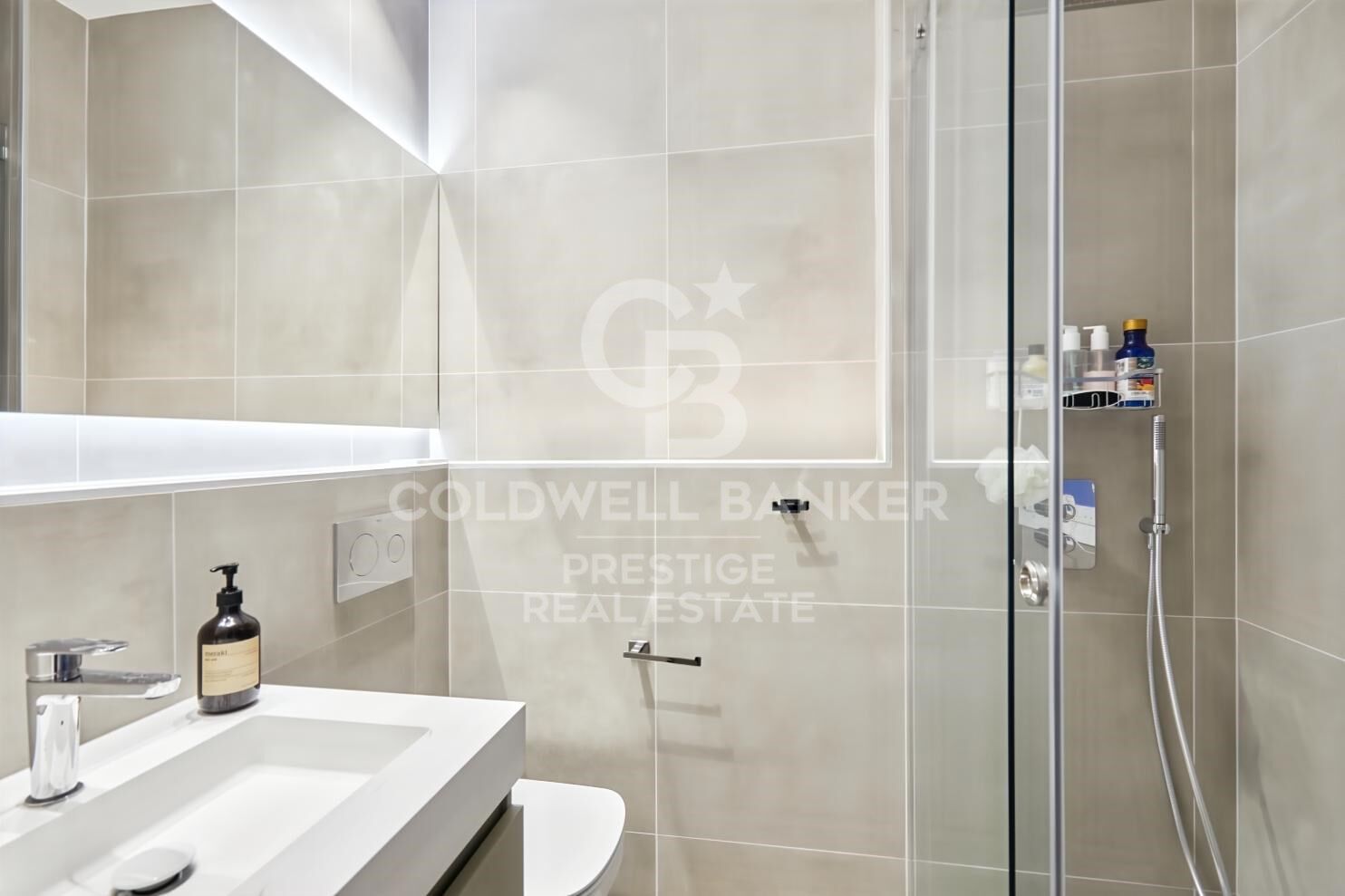 Newly renovated luxury flat in Eixample of Barcelona