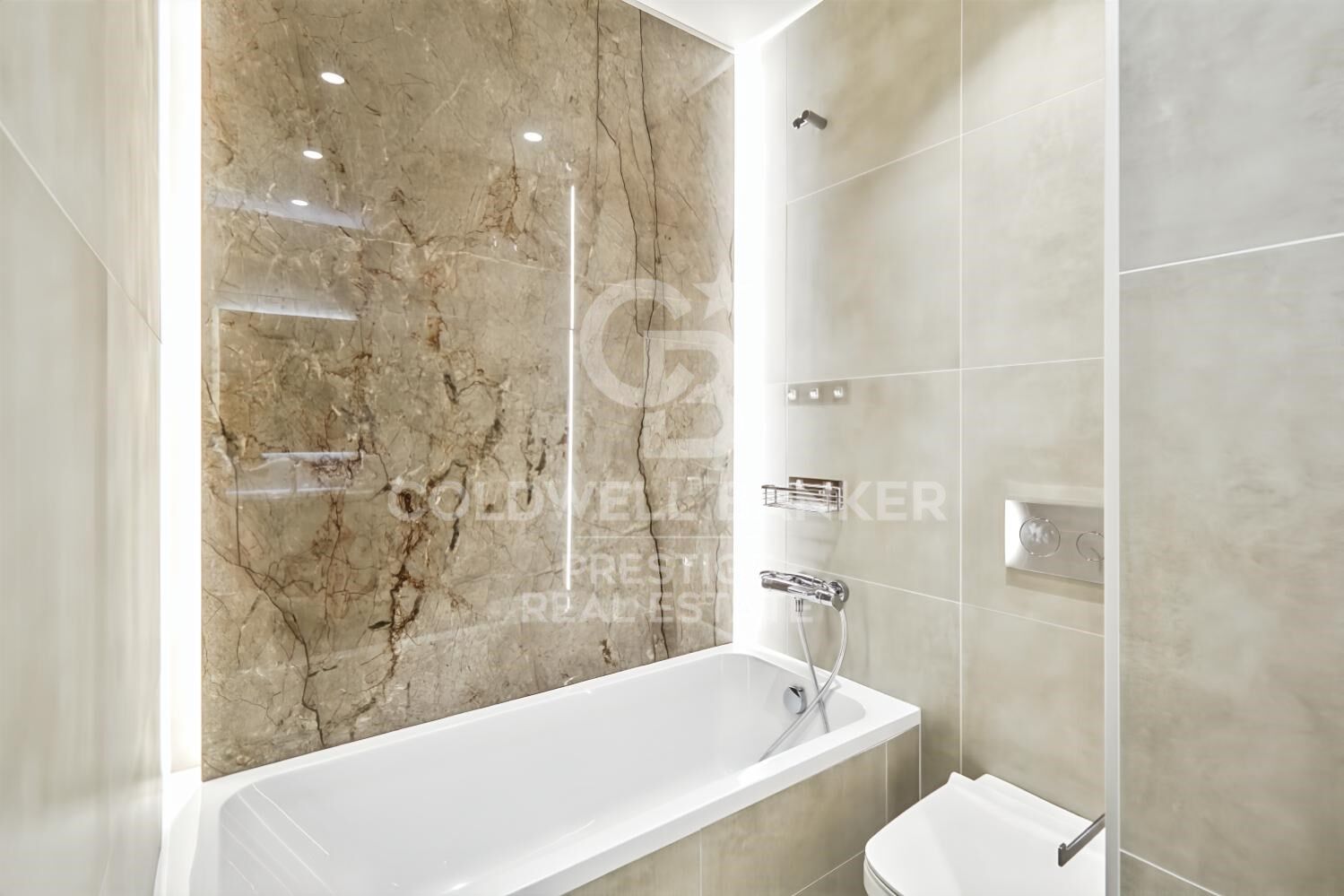 Helle, renovierte Drei-Zimmer-Wohnung in Barcelonas Stadtteil Eixample