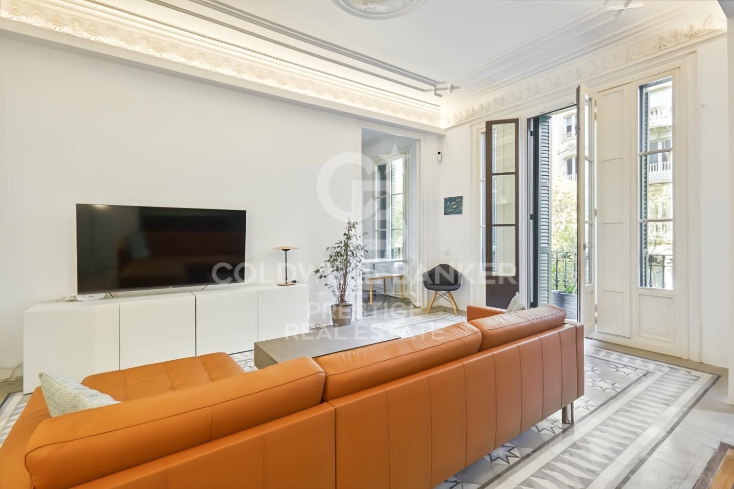 Newly renovated luxury flat in Eixample of Barcelona