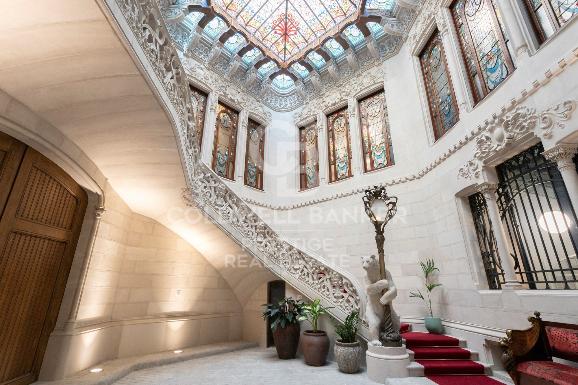 Penthouse for sale in modernist building in L'Eixample Derecho