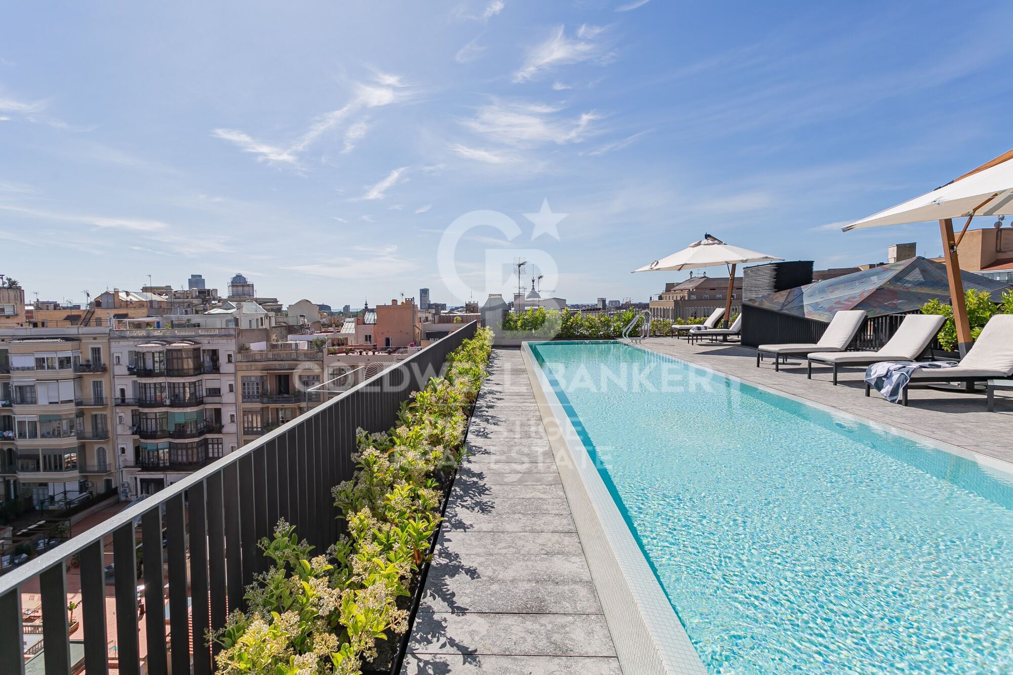 Penthouse for sale in modernist building in L'Eixample Derecho