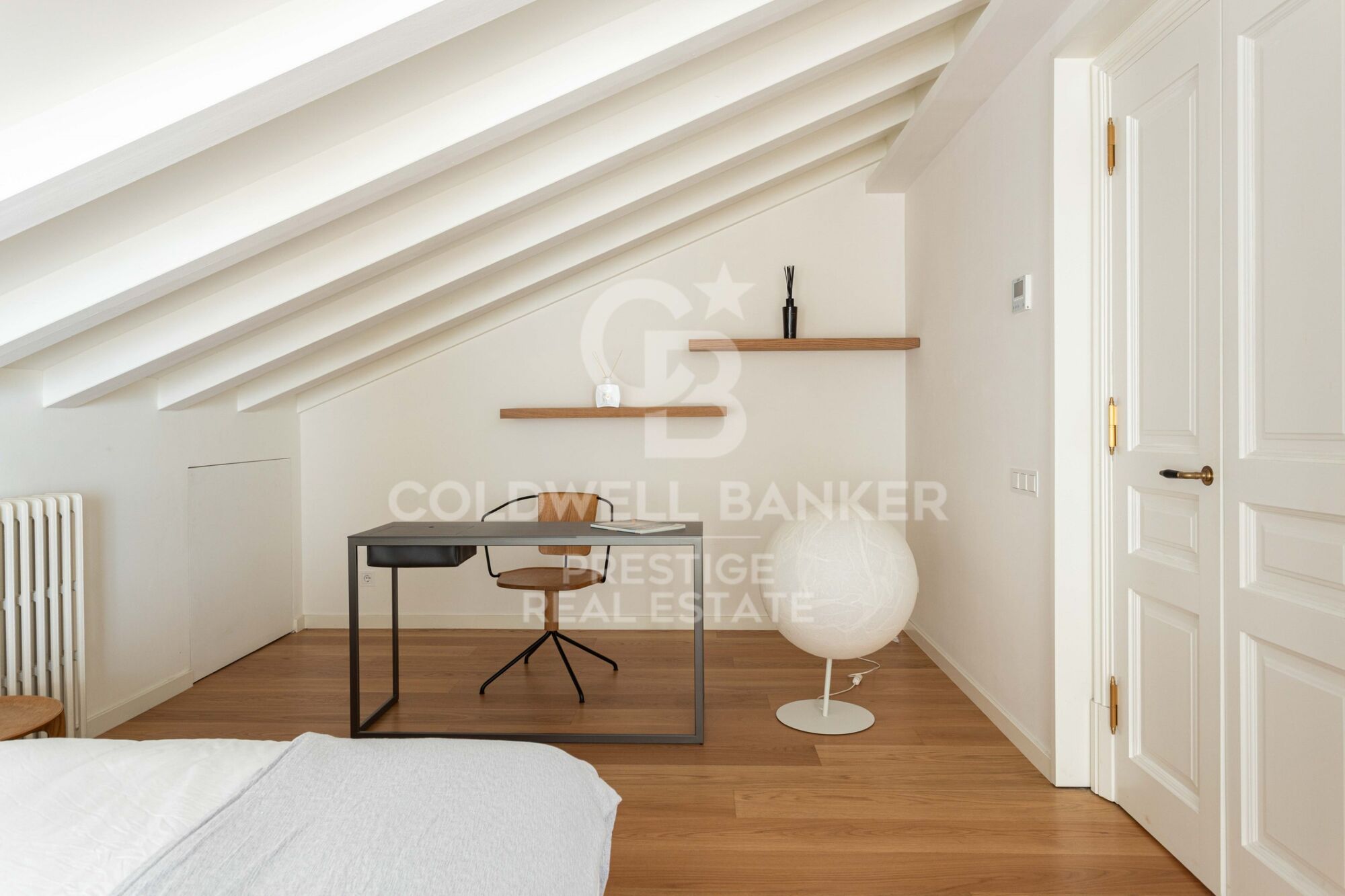 Penthouse à vendre dans un immeuble moderniste à L'Eixample Derecho