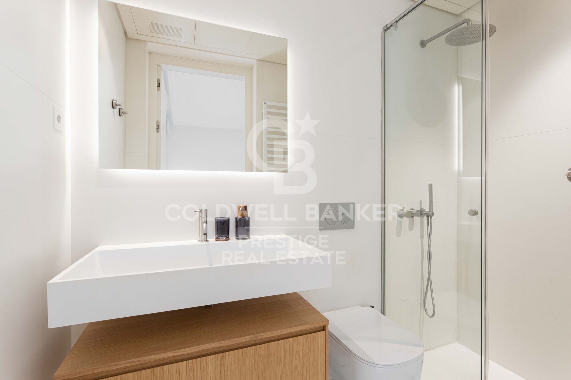 Penthouse à vendre dans un immeuble moderniste à L'Eixample Derecho