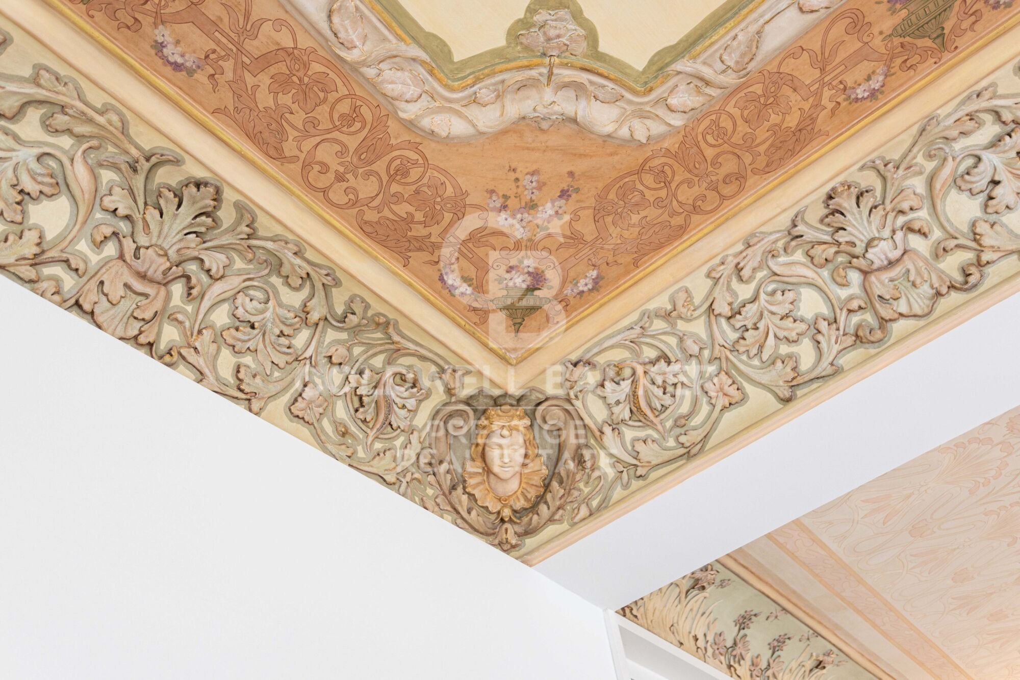 Penthouse à vendre dans un immeuble moderniste à L'Eixample Derecho