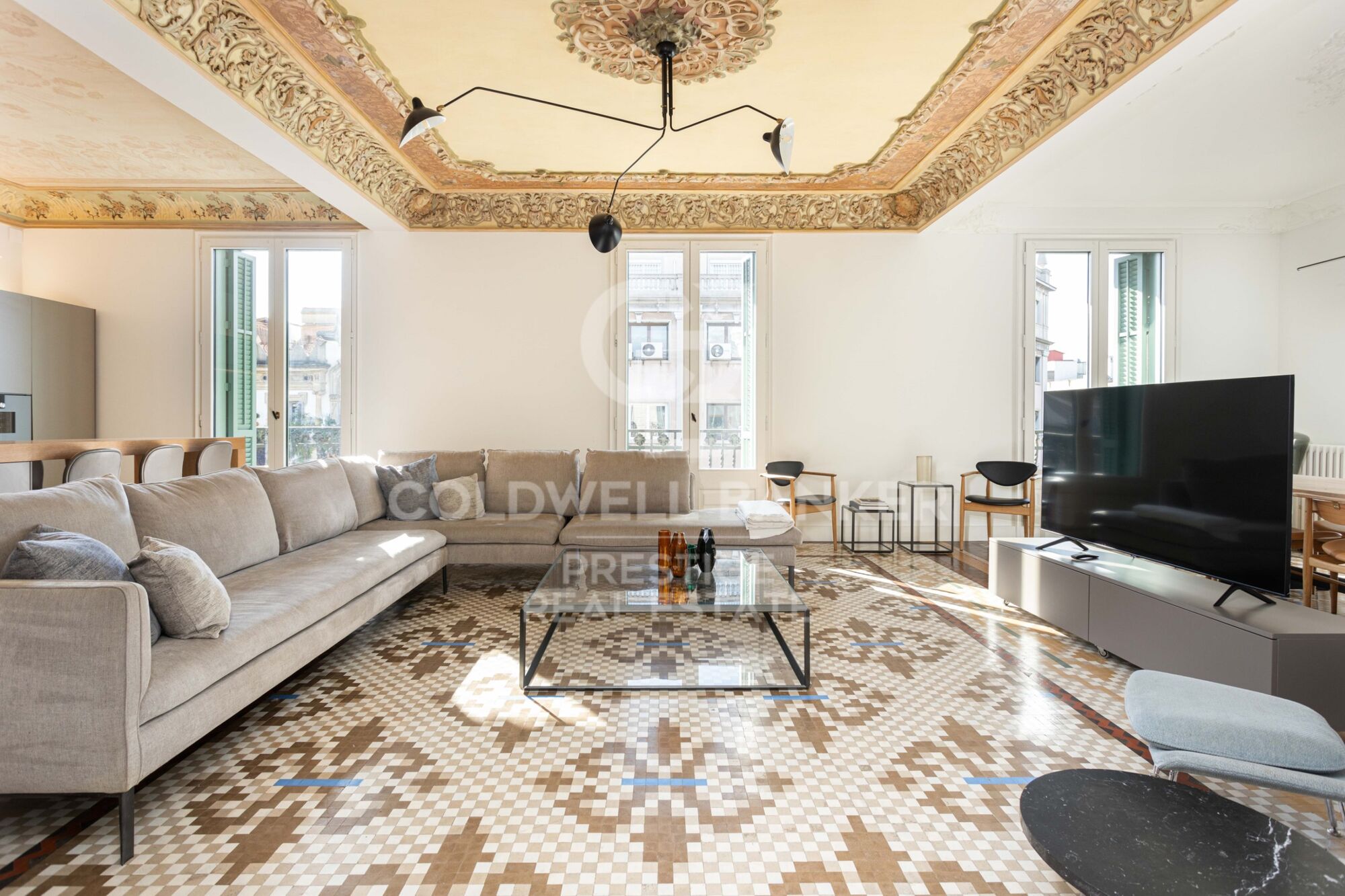 Penthouse for sale in modernist building in L'Eixample Derecho