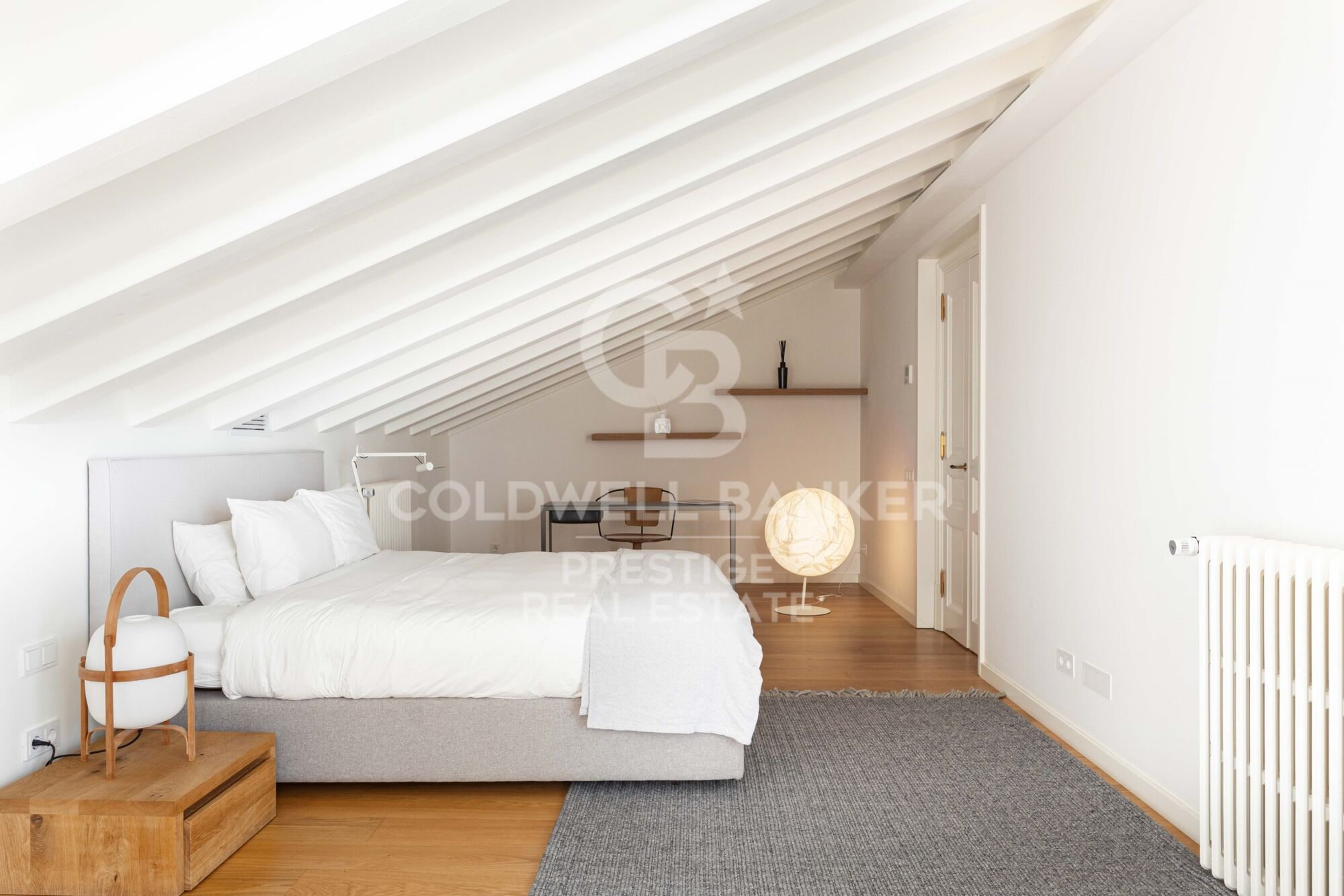 Penthouse à vendre dans un immeuble moderniste à L'Eixample Derecho