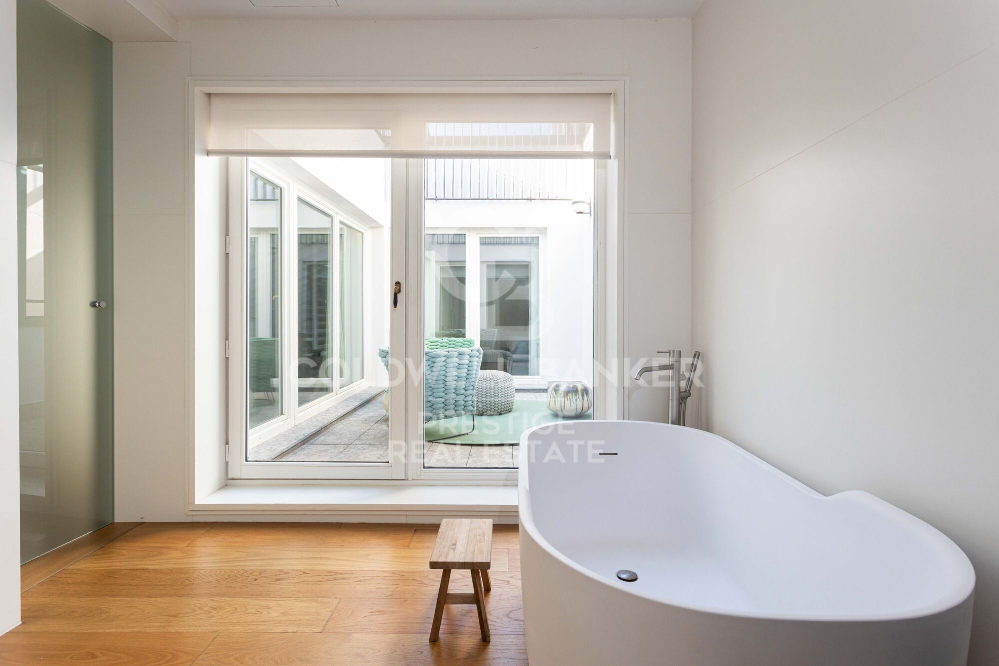 Penthouse à vendre dans un immeuble moderniste à L'Eixample Derecho