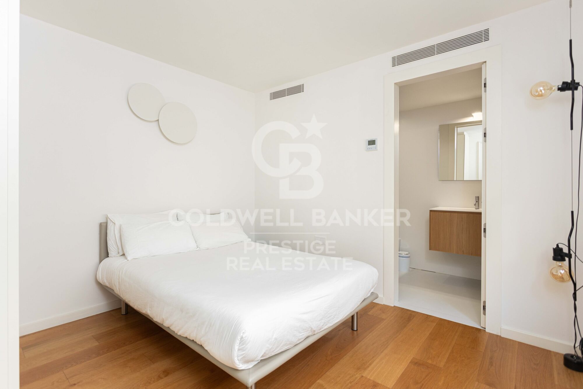 Penthouse for sale in modernist building in L'Eixample Derecho