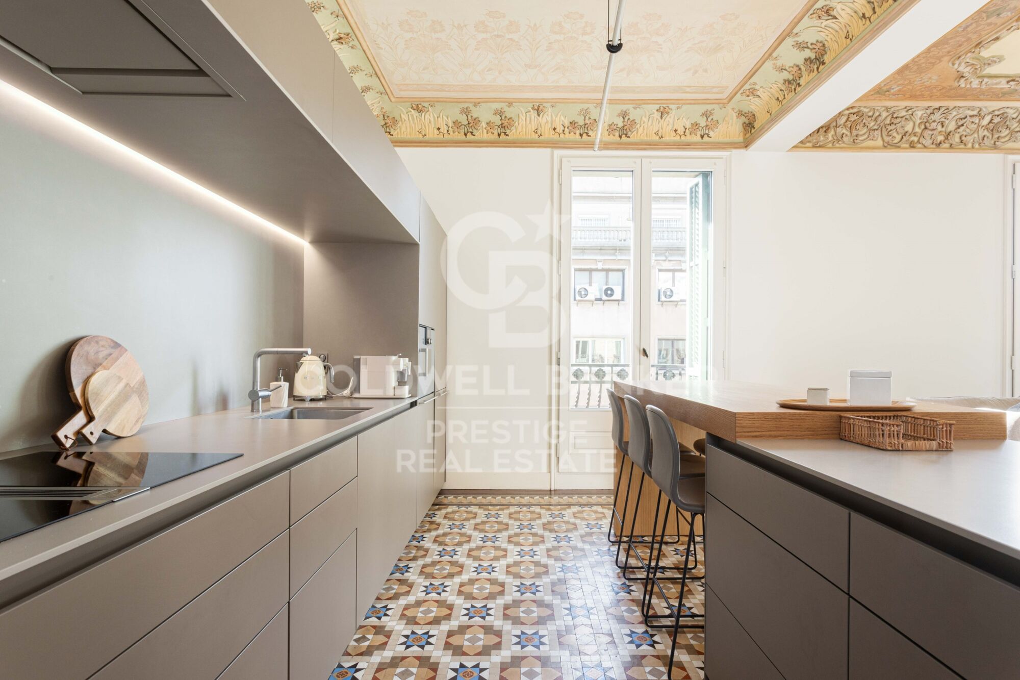 Penthouse à vendre dans un immeuble moderniste à L'Eixample Derecho