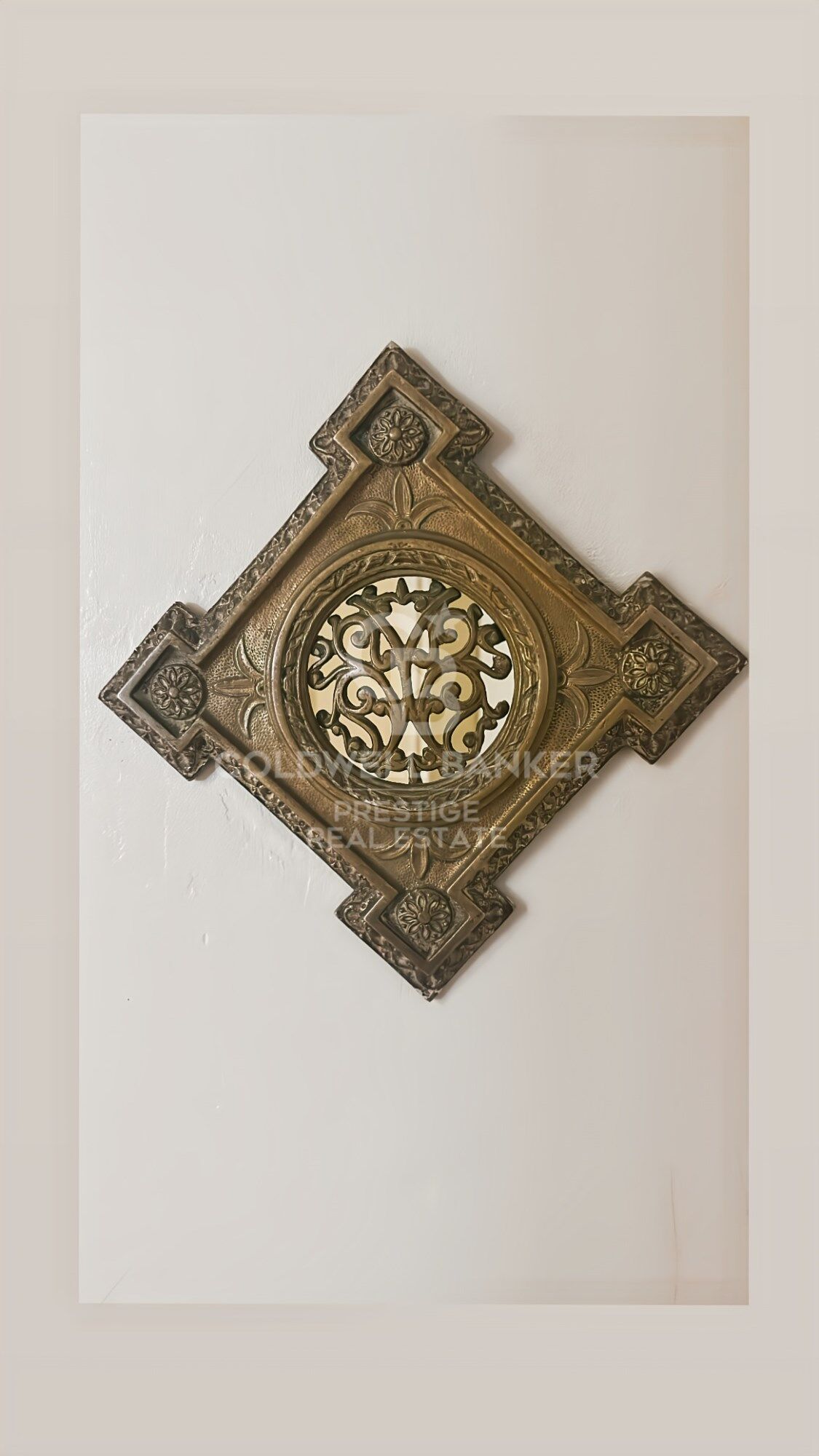 160 m² große Wohnung im oberen Stockwerk, frisch renoviert im Eixample