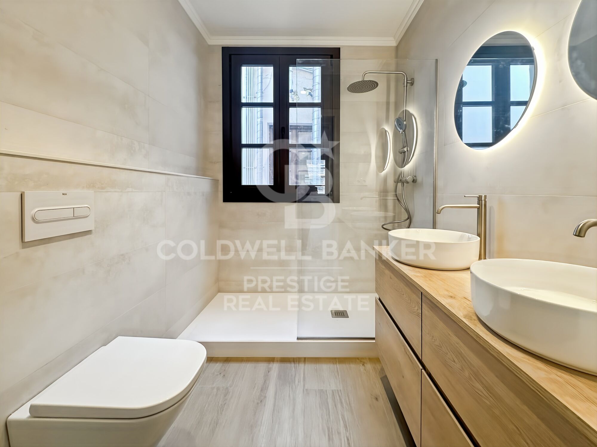 High-floor 160 m² apartment, newly renovated in the Eixample, Barcelona