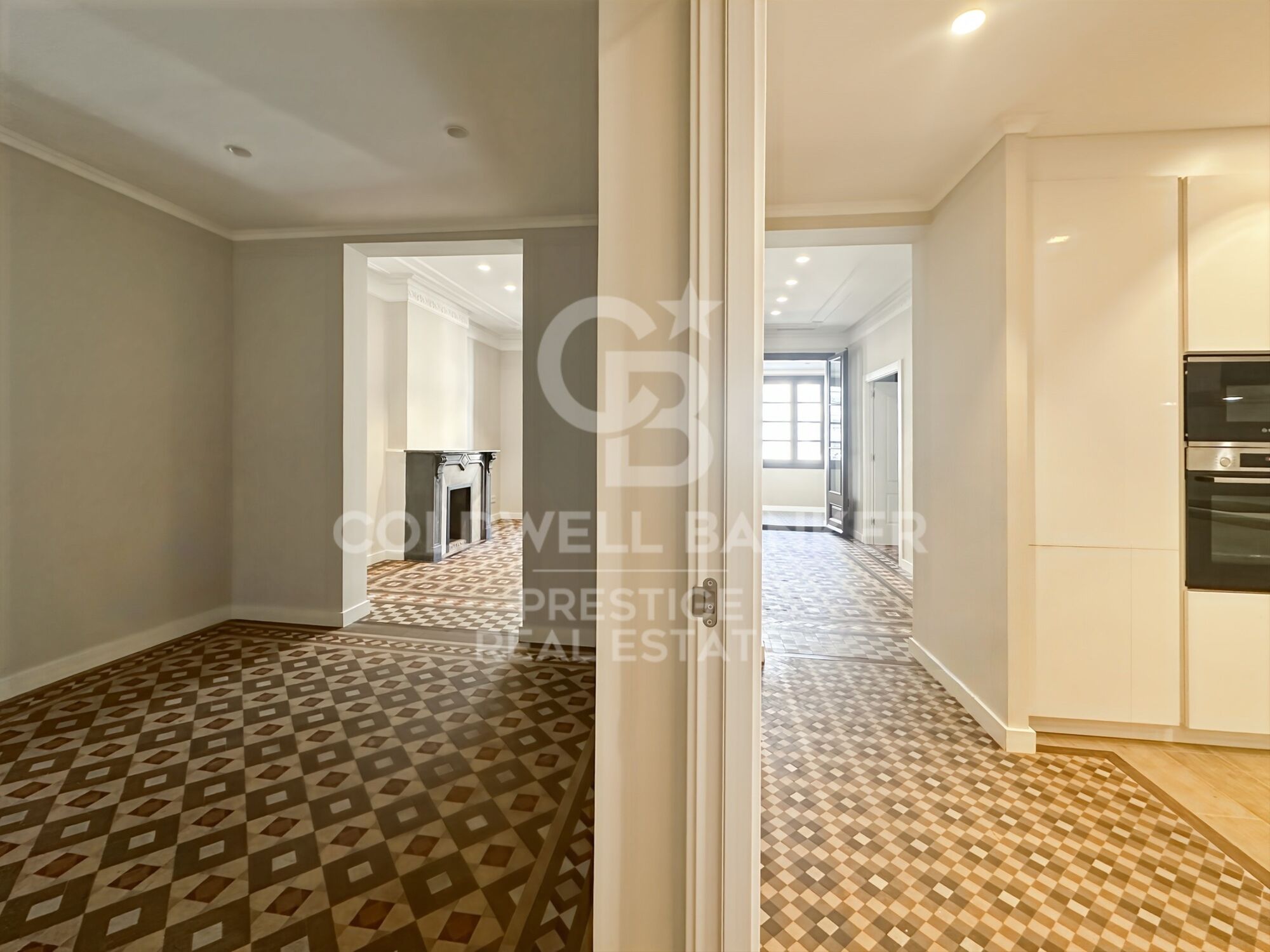 160 m² große Wohnung im oberen Stockwerk, frisch renoviert im Eixample, Barcelona