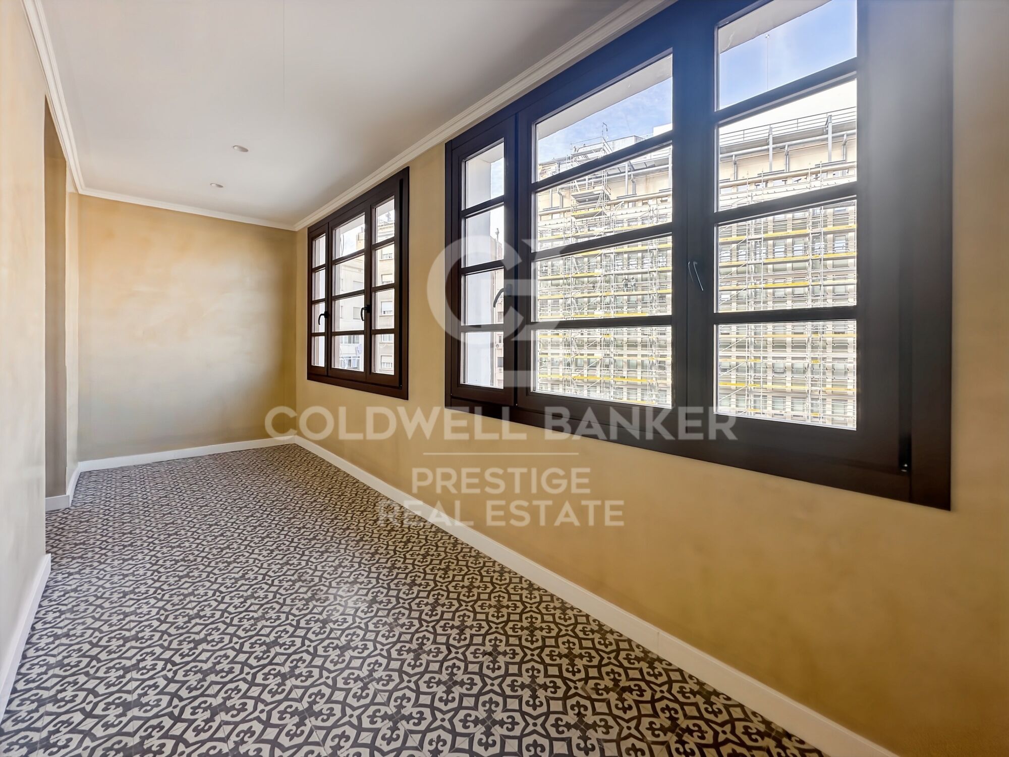 160 m² große Wohnung im oberen Stockwerk, frisch renoviert im Eixample, Barcelona