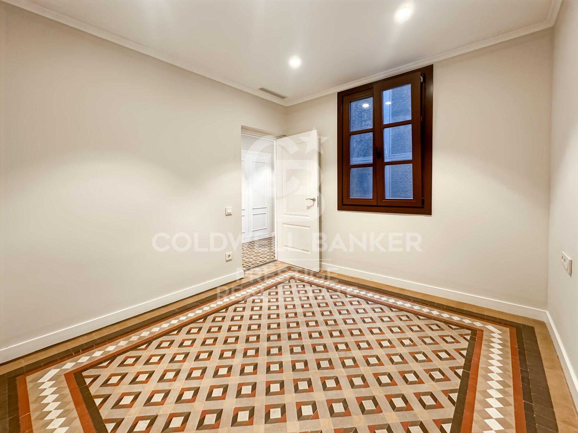 Piso alto de 160m recién reformado en Eixample, Barcelona