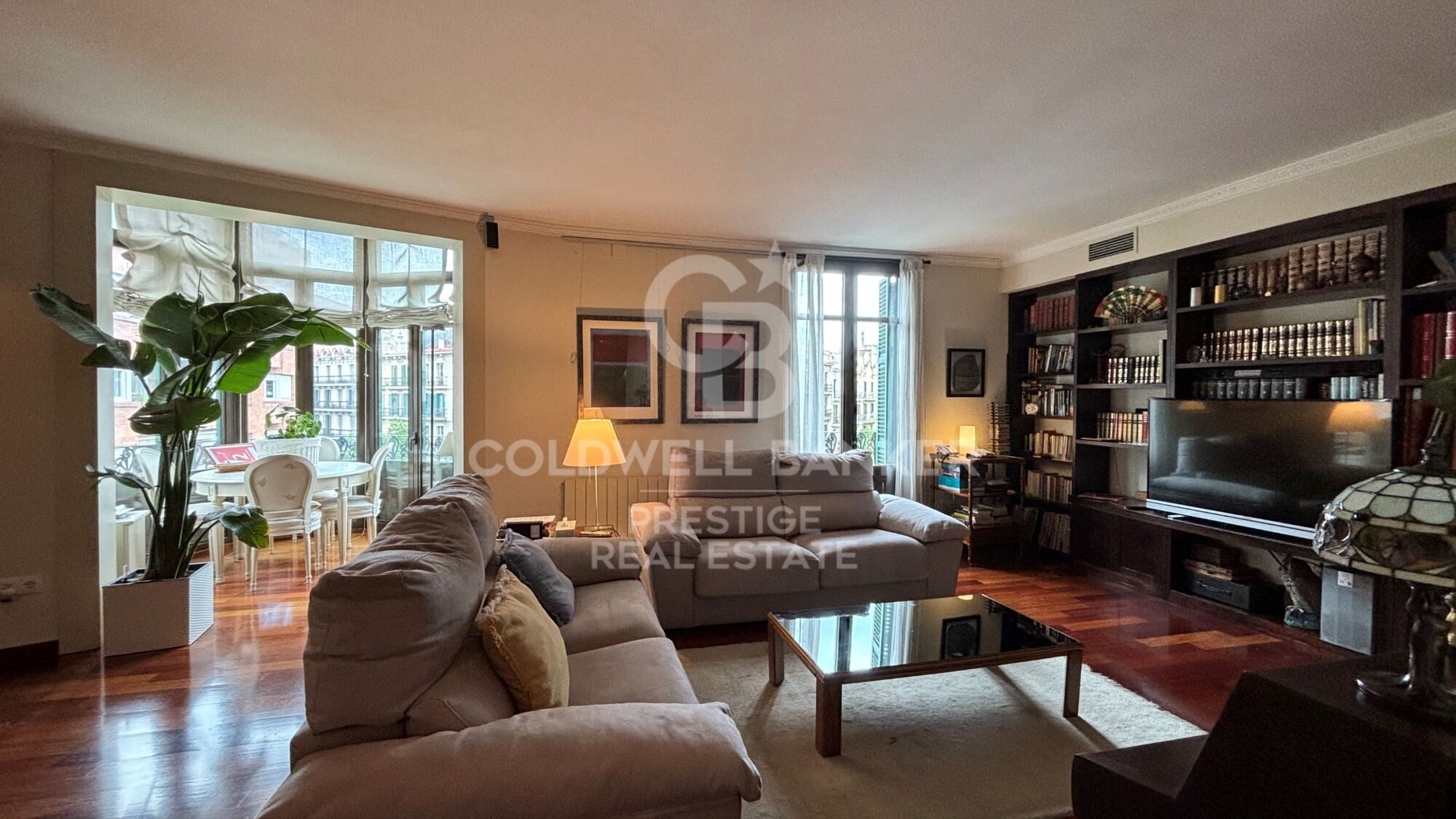 Impressive Apartment in Modernist Building in Eixample