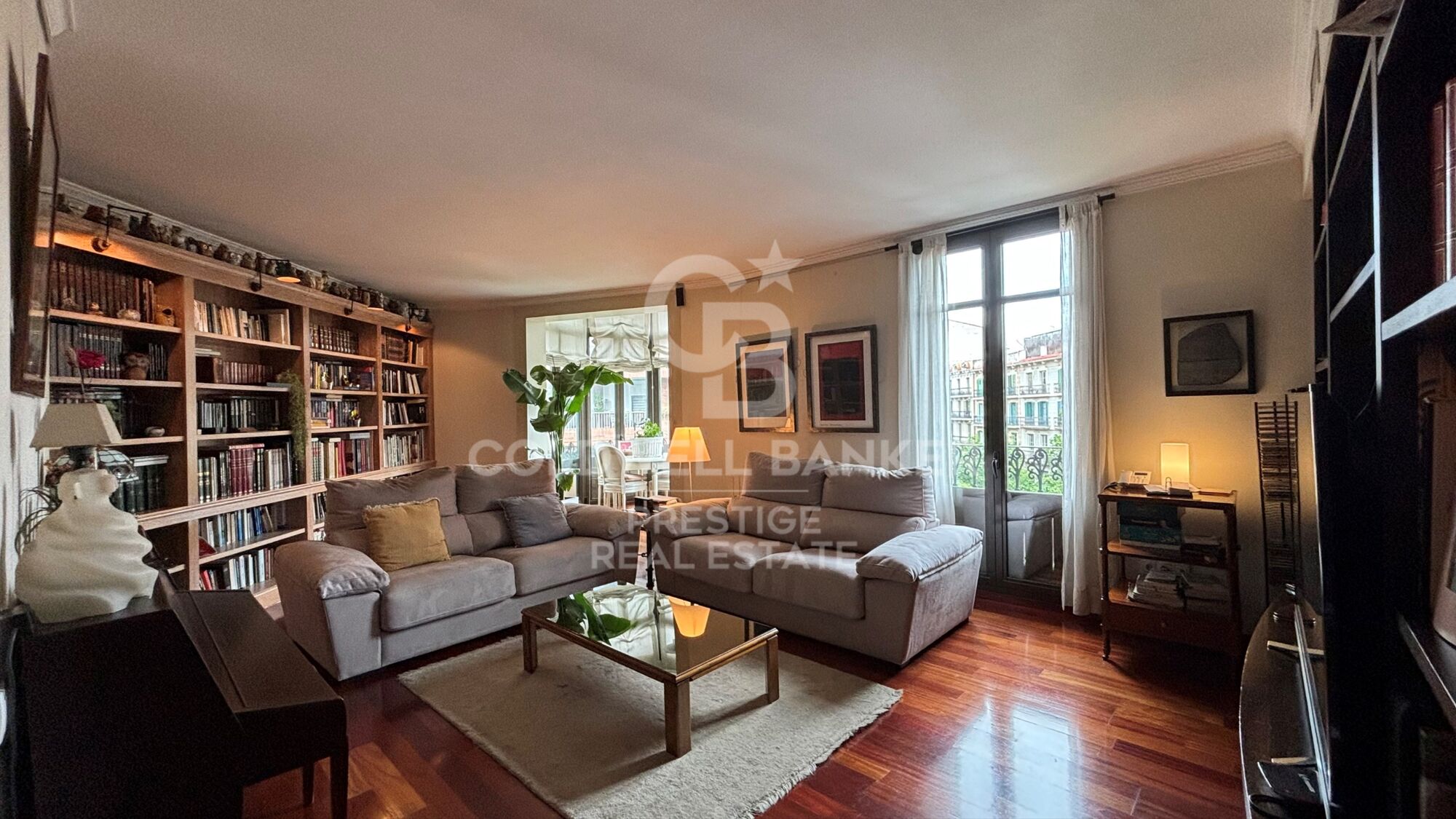 Beeindruckende Wohnung in einem Modernistischen Gebäude im Eixample