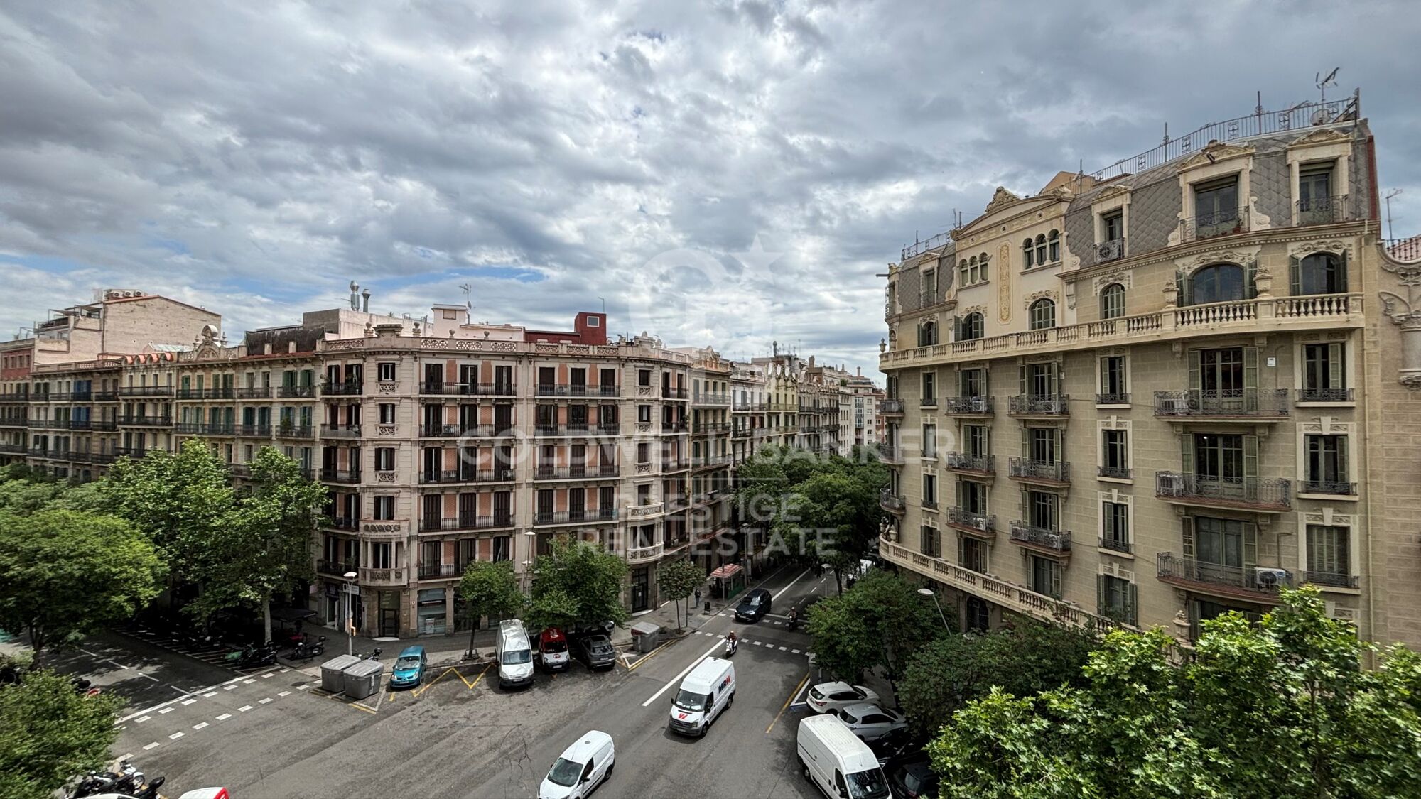 Beeindruckende Wohnung in einem Modernistischen Gebäude im Eixample