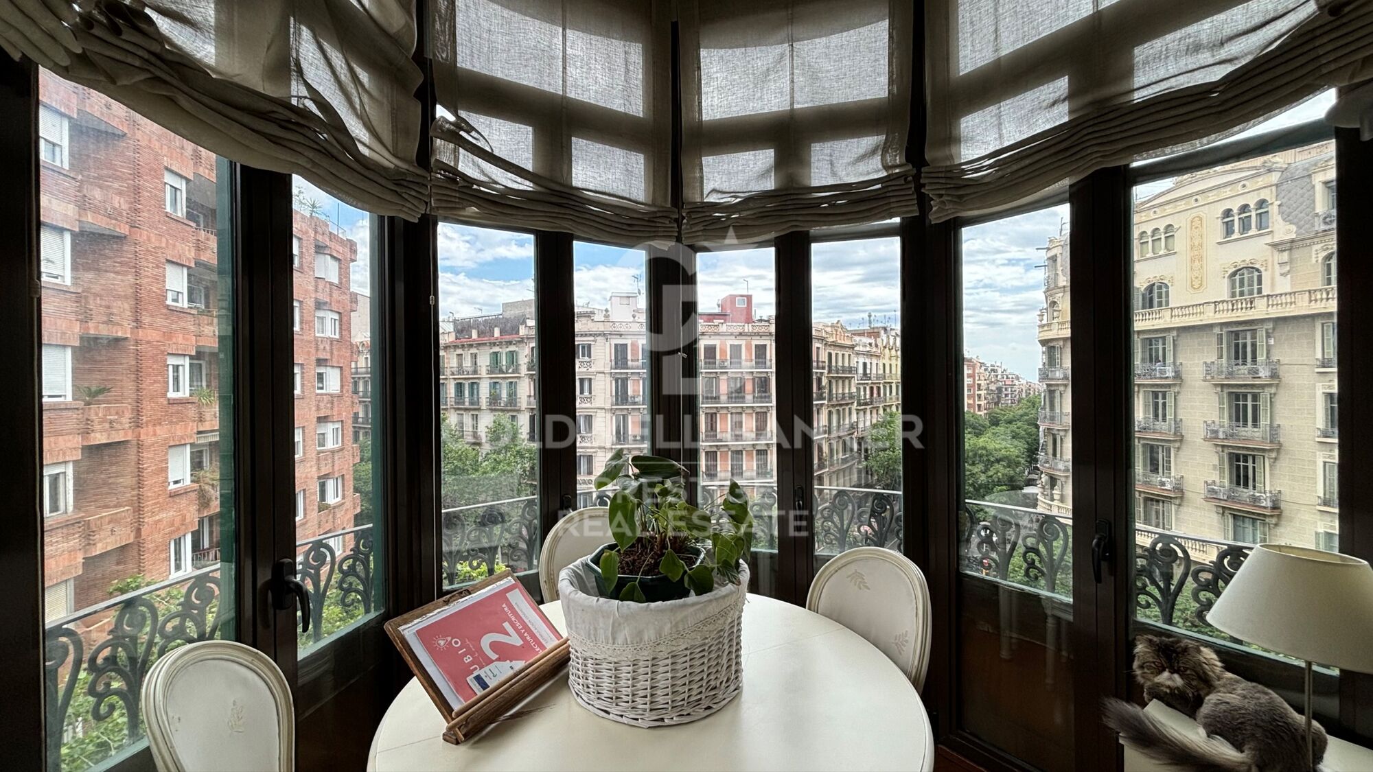 Beeindruckende Wohnung in einem Modernistischen Gebäude im Eixample