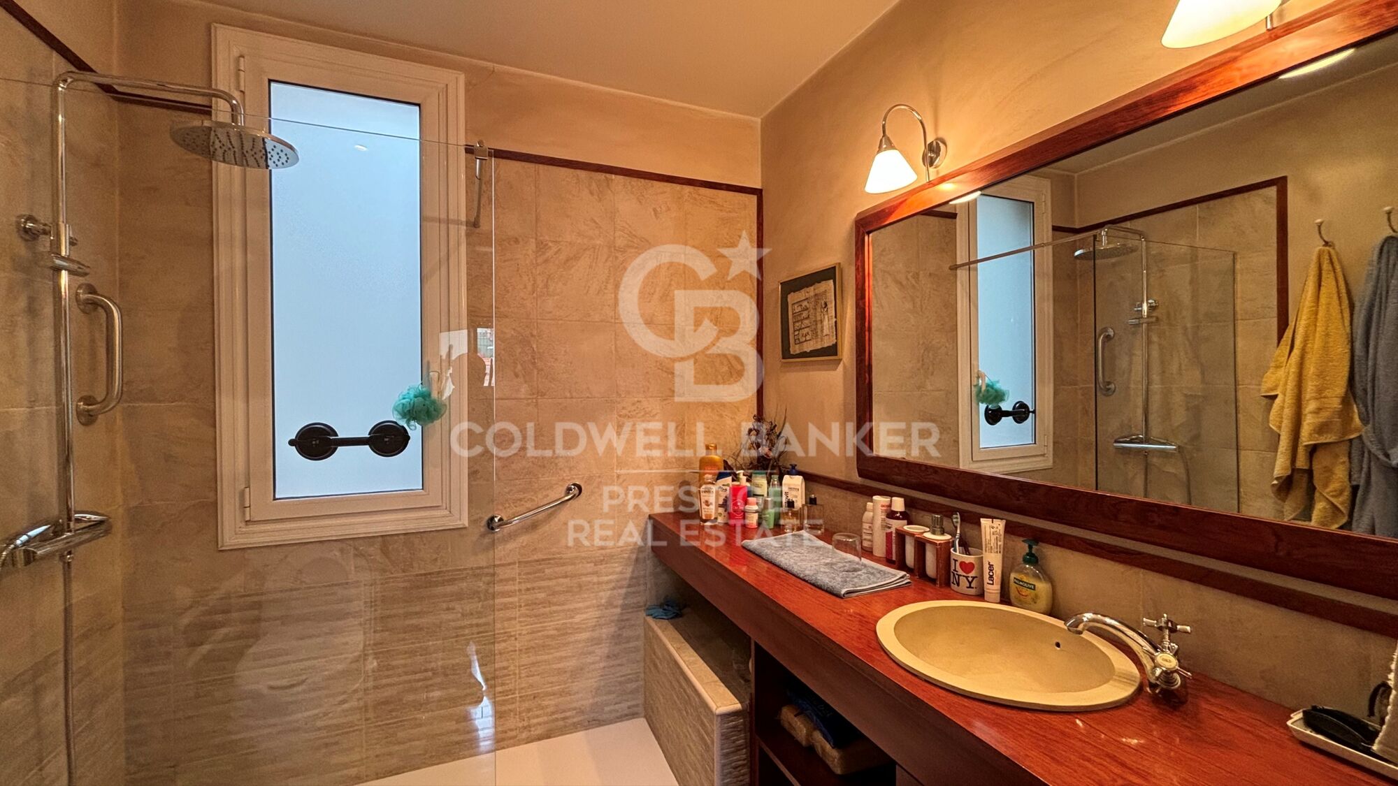 Beeindruckende Wohnung in einem Modernistischen Gebäude im Eixample