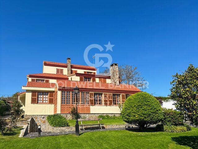 Espectacular chalet en Perillo